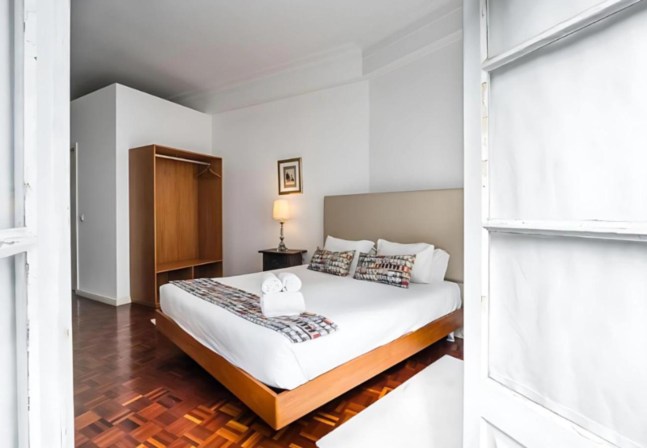 Office Suits In Flores By D&s Guest house *