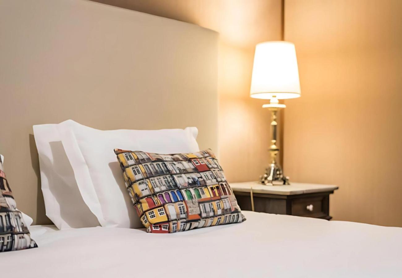 Office Suits In Flores By D&s Guest house *