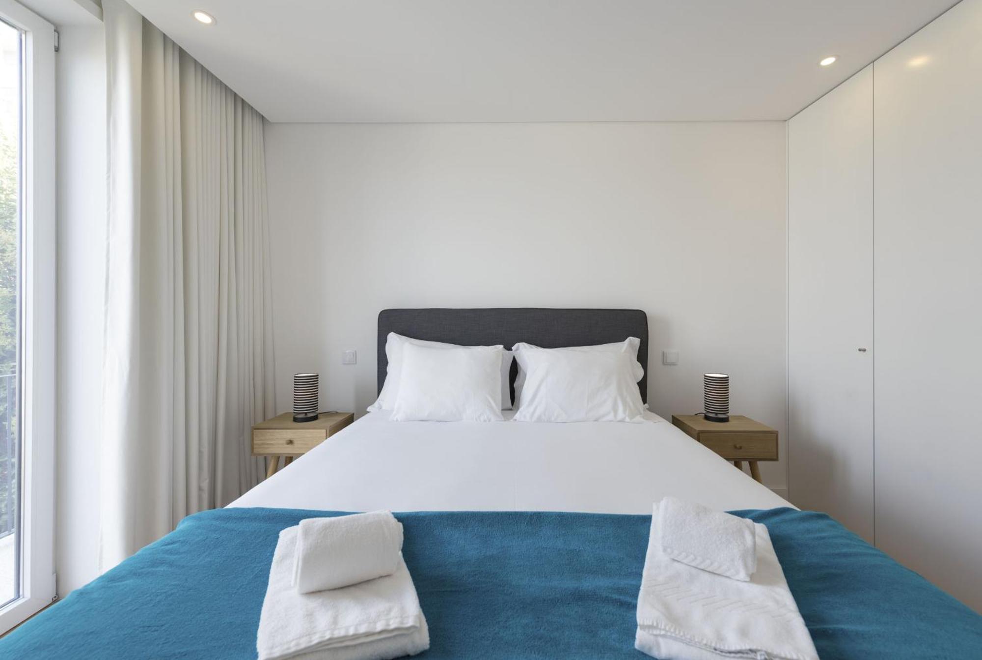 Downtown Bright With Balcony By Vacationy Apartment Porto