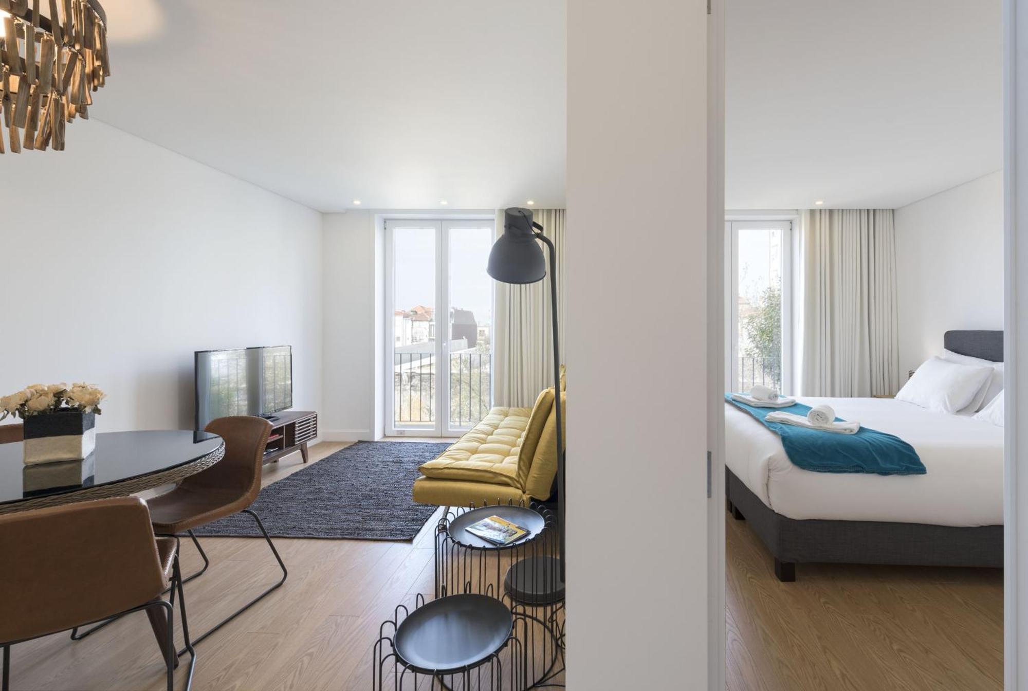 Downtown Bright With Balcony By Vacationy *