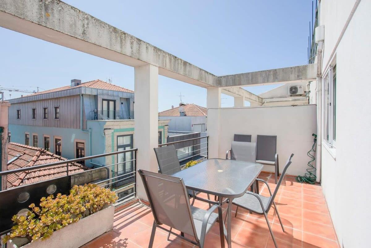 Liiiving In - Downtown Balcony Appartement *