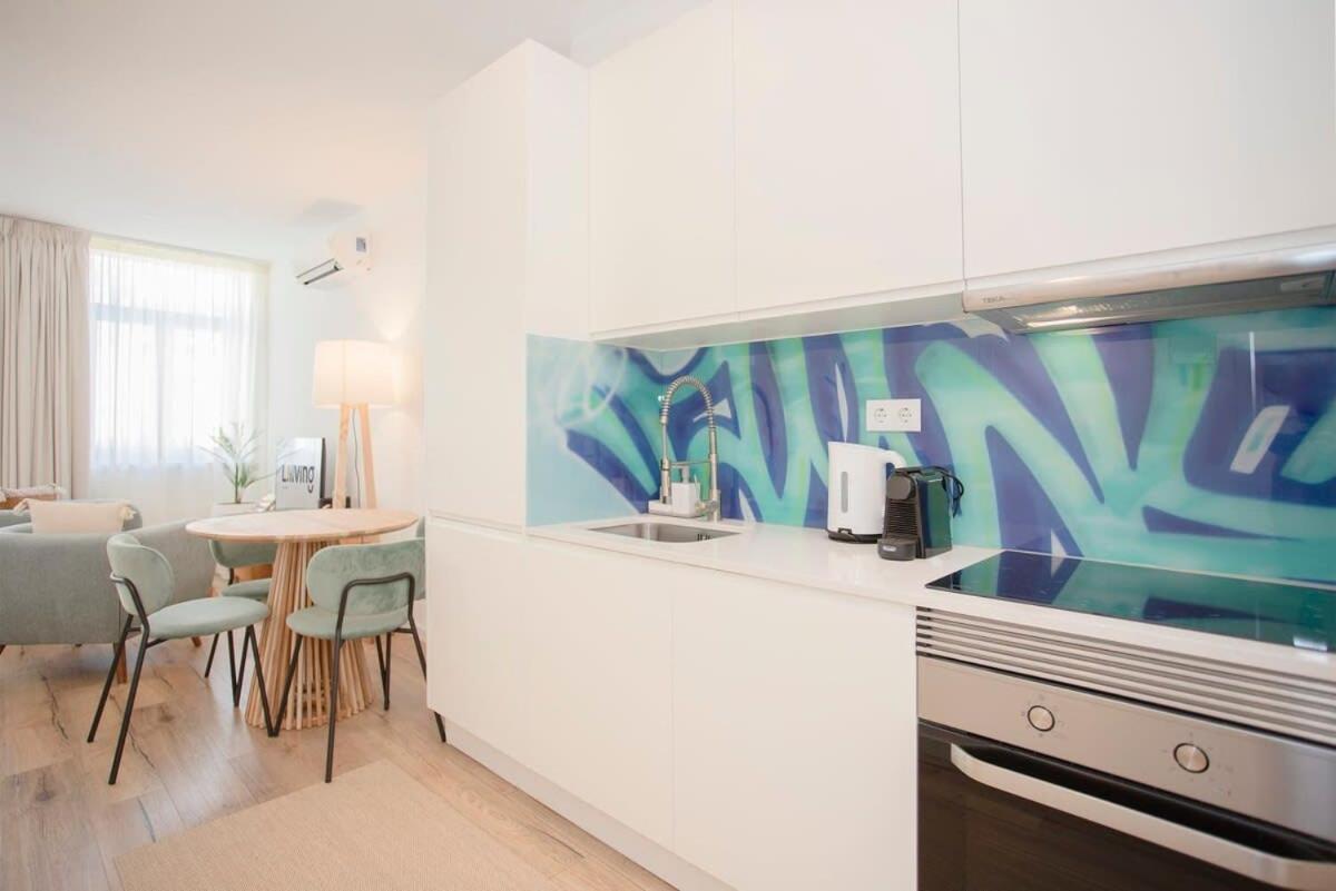 Apartment Liiiving In - Urban Art *