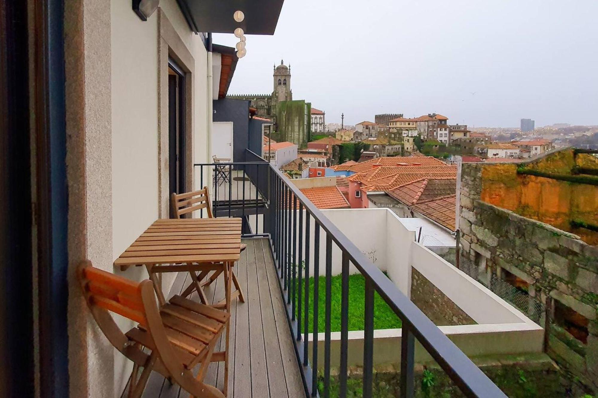 Great Flat & View In Historic By Lovelystay