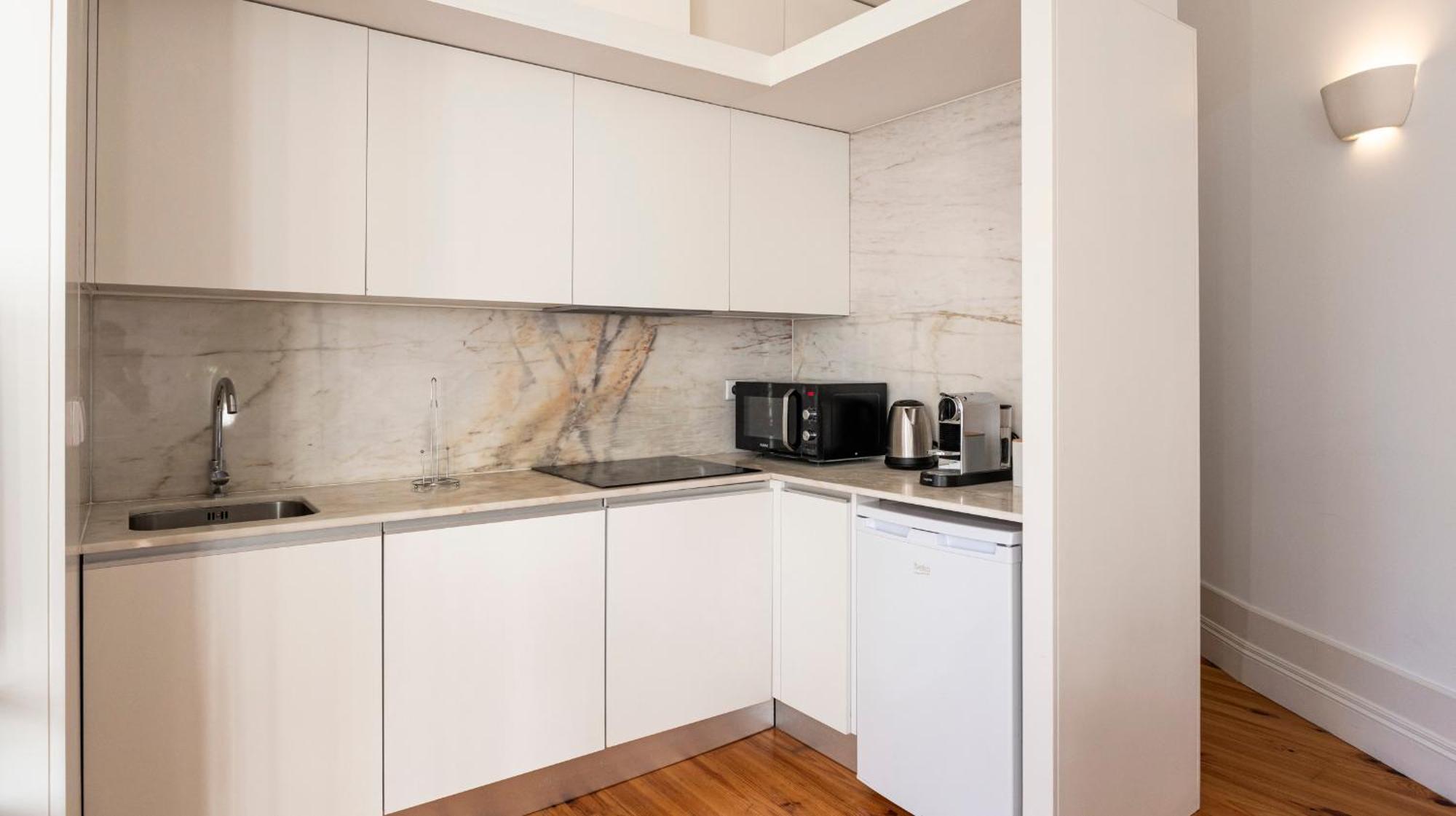 Bright Flat Few Steps To Aliados Av By Lovelystay * Porto