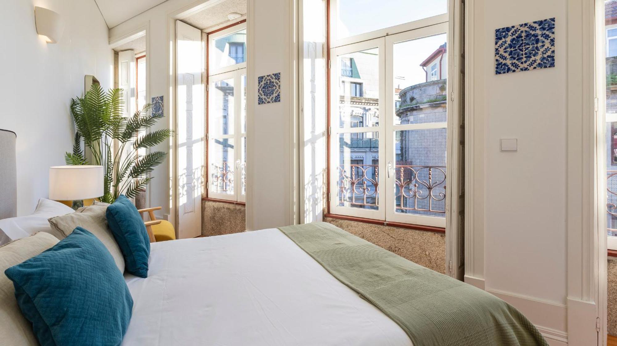 Bright Flat Few Steps To Aliados Av By Lovelystay Porto
