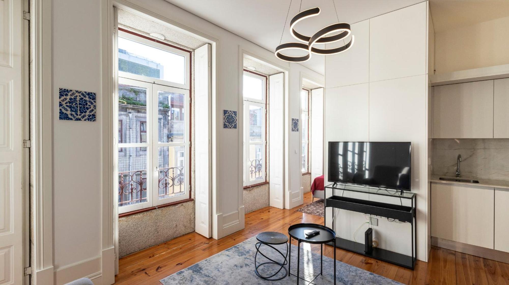 Bright Flat Few Steps To Aliados Av By Lovelystay
