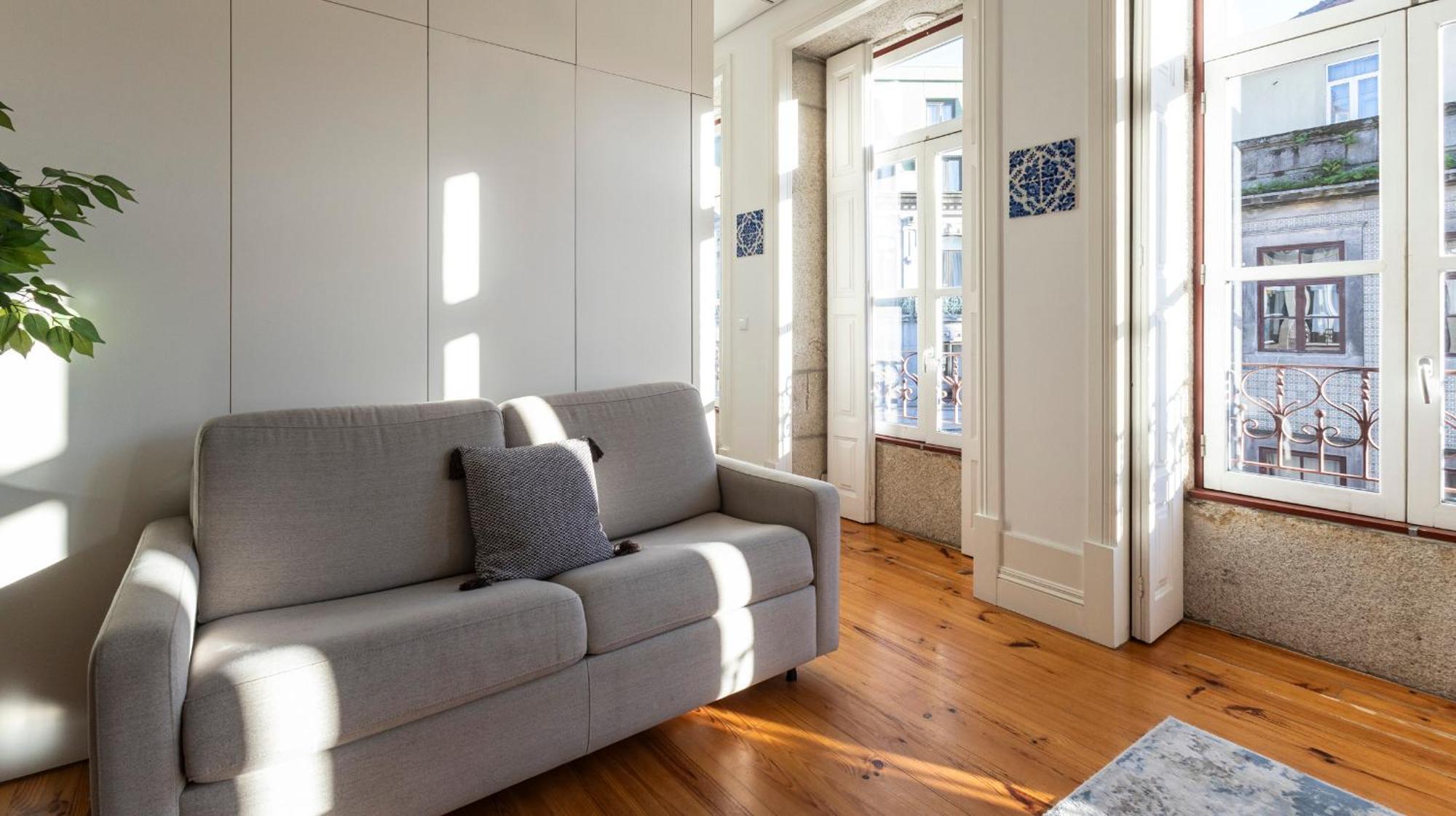Bright Flat Few Steps To Aliados Av By Lovelystay Porto