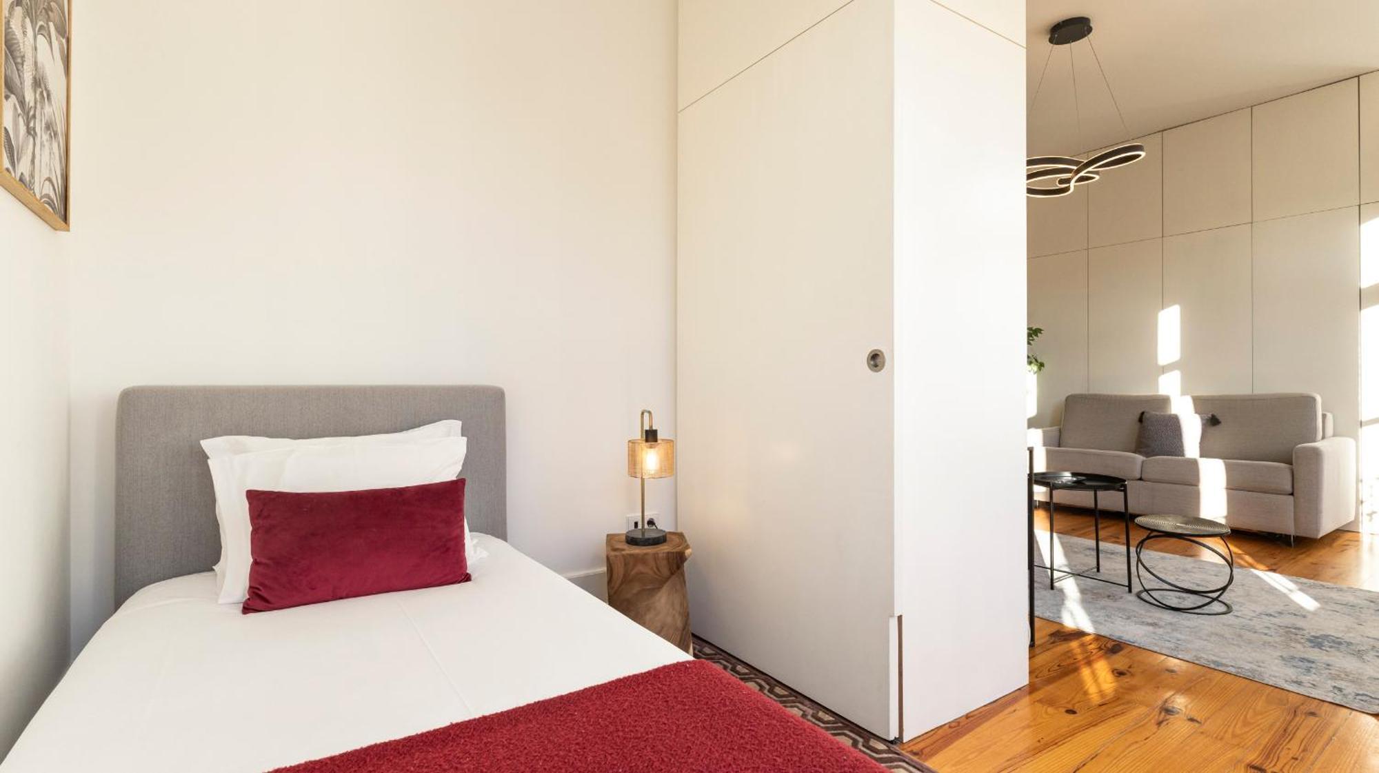 Bright Flat Few Steps To Aliados Av By Lovelystay *