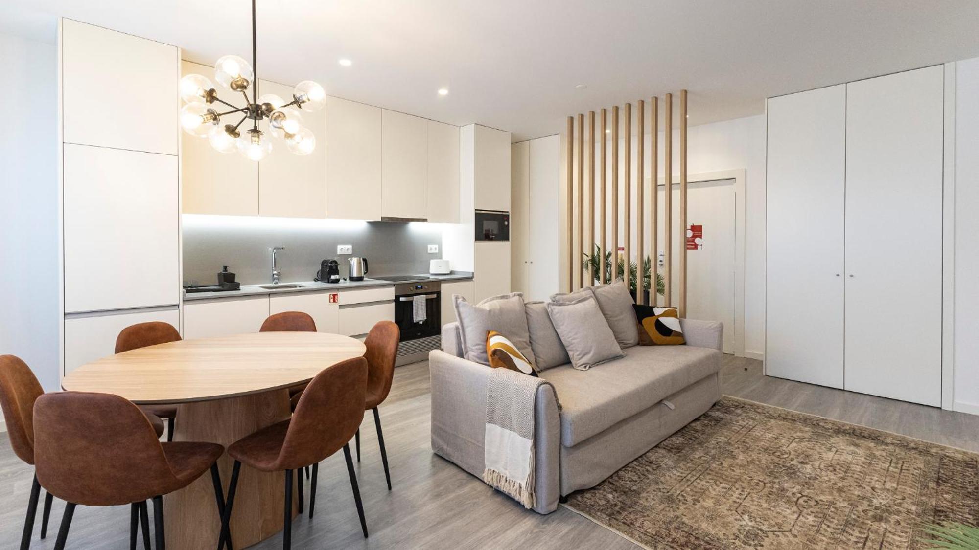Bright 2br Flat Near Praca Da Galiza By Lovelystay *