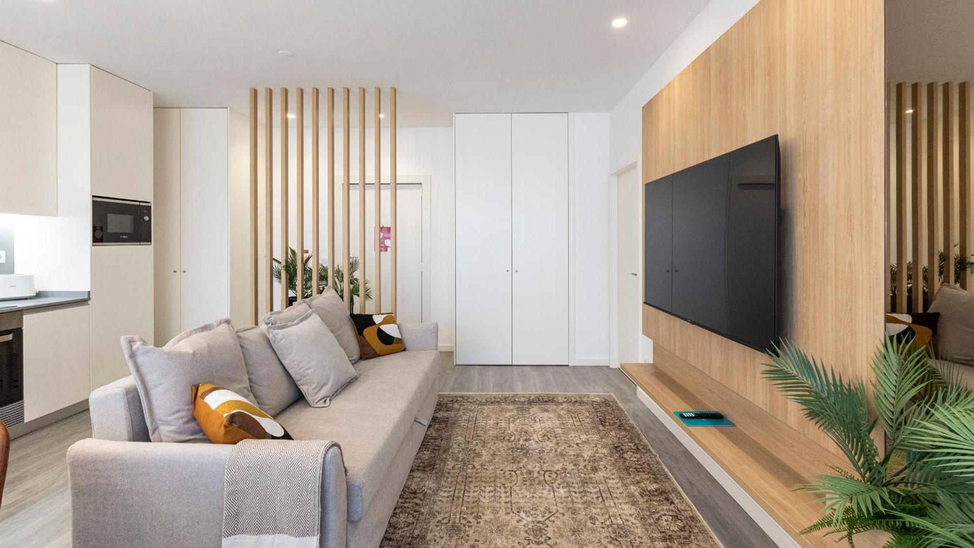 Bright 2br Flat Near Praca Da Galiza By Lovelystay