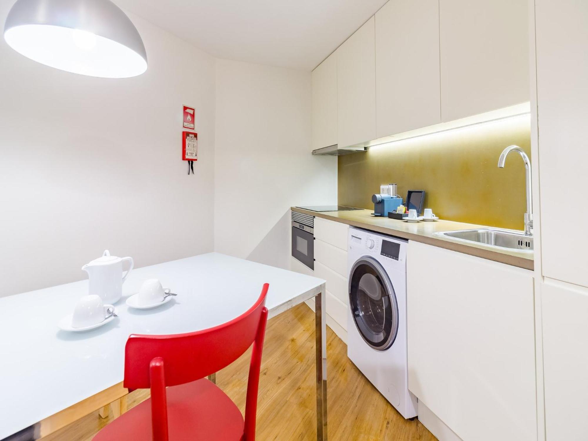 Charming 1-bedroom In Apartment