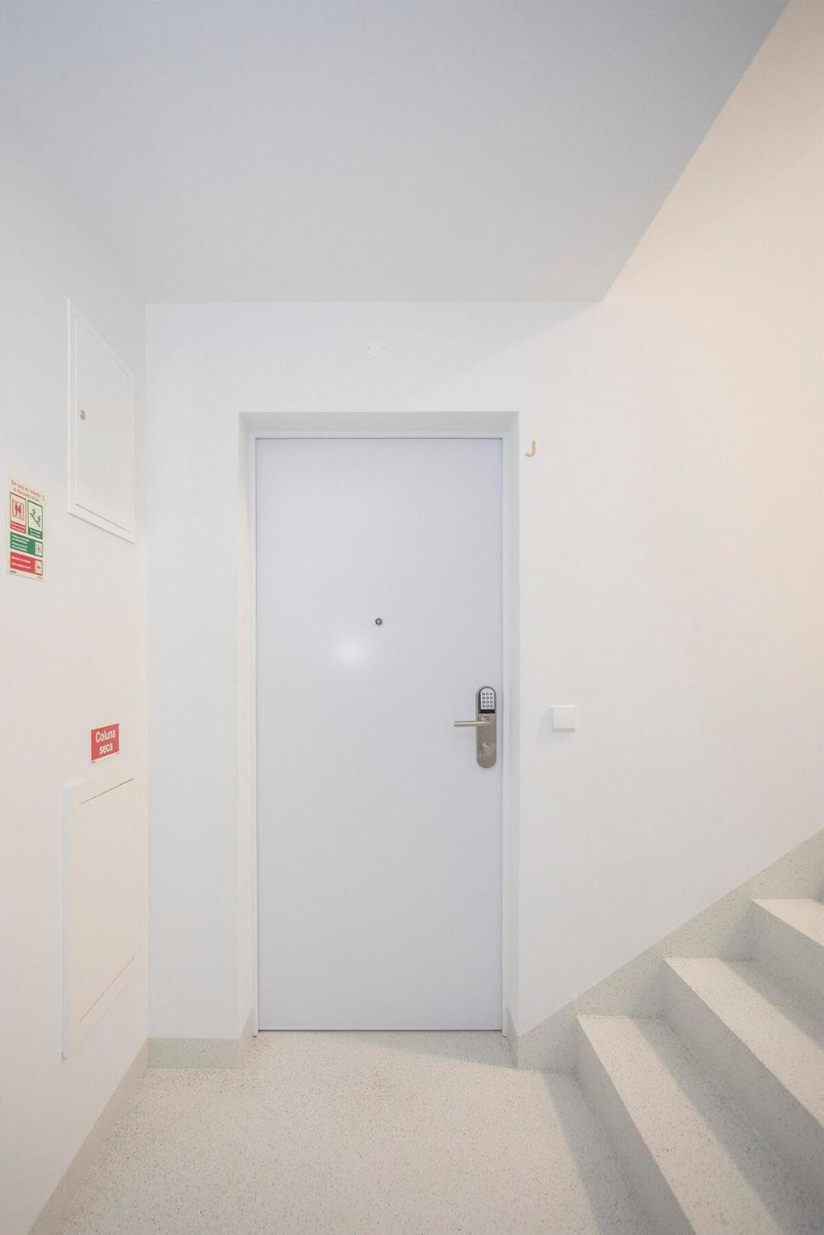 Apartment Liiiving In - Modern & Glam J