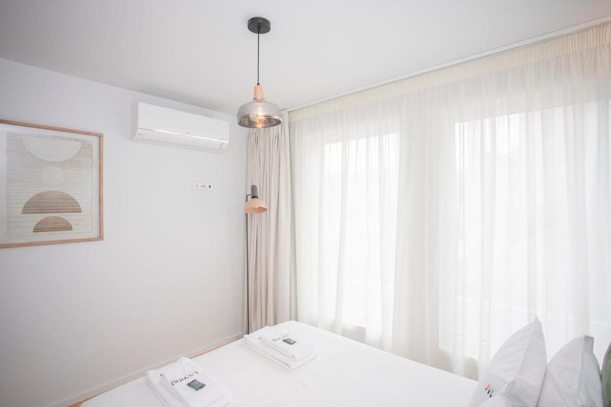 Liiiving In - Modern & Glam J Porto