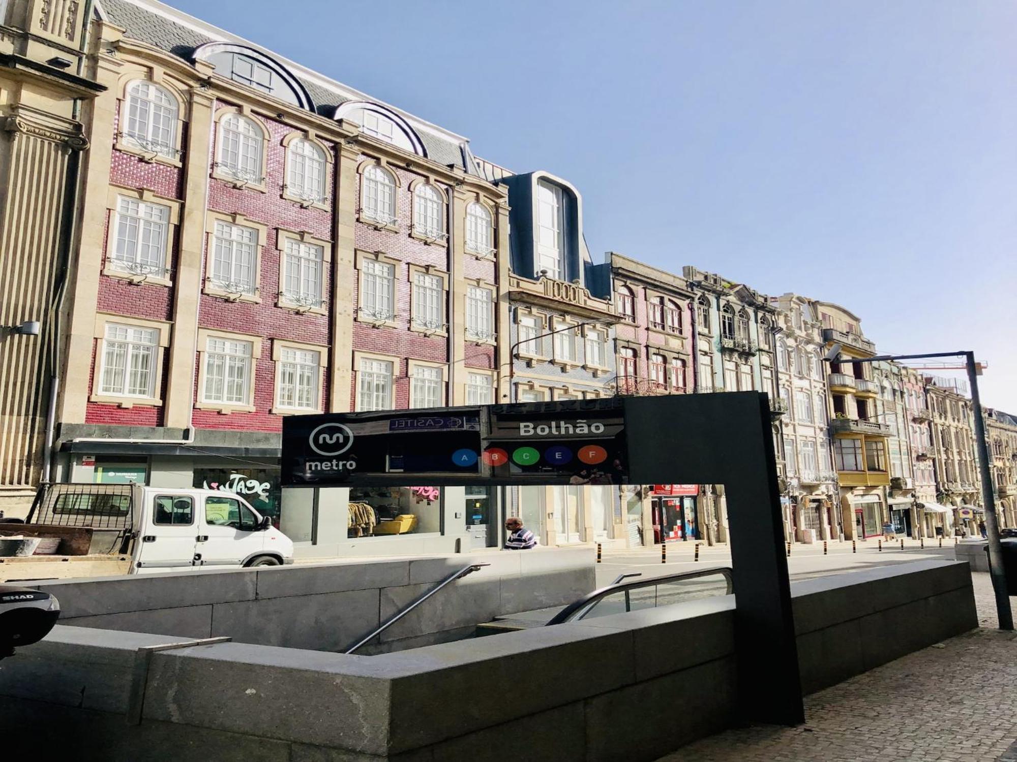 Bright And Spacious In Porto