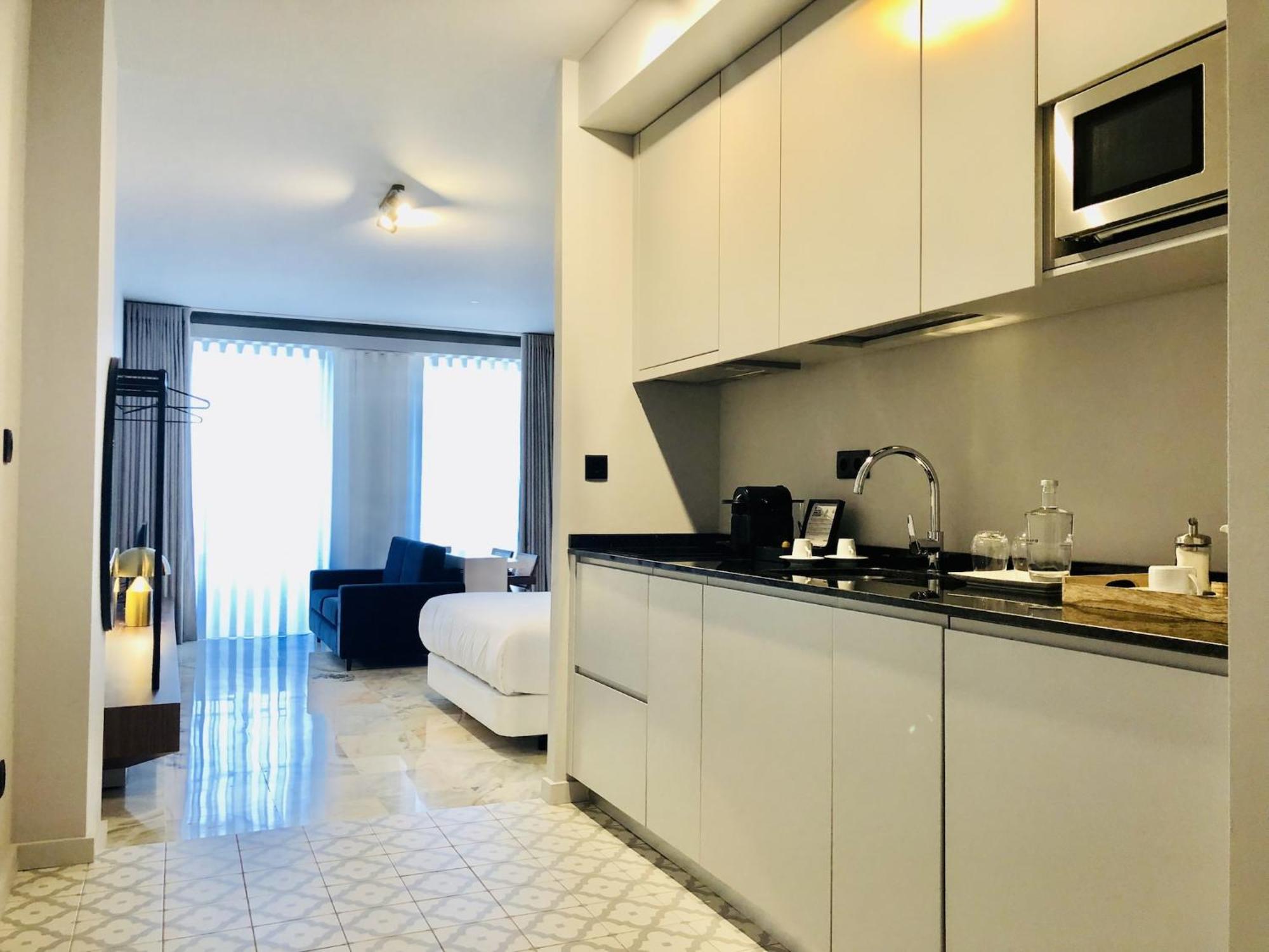 Bright And Spacious In Apartment
