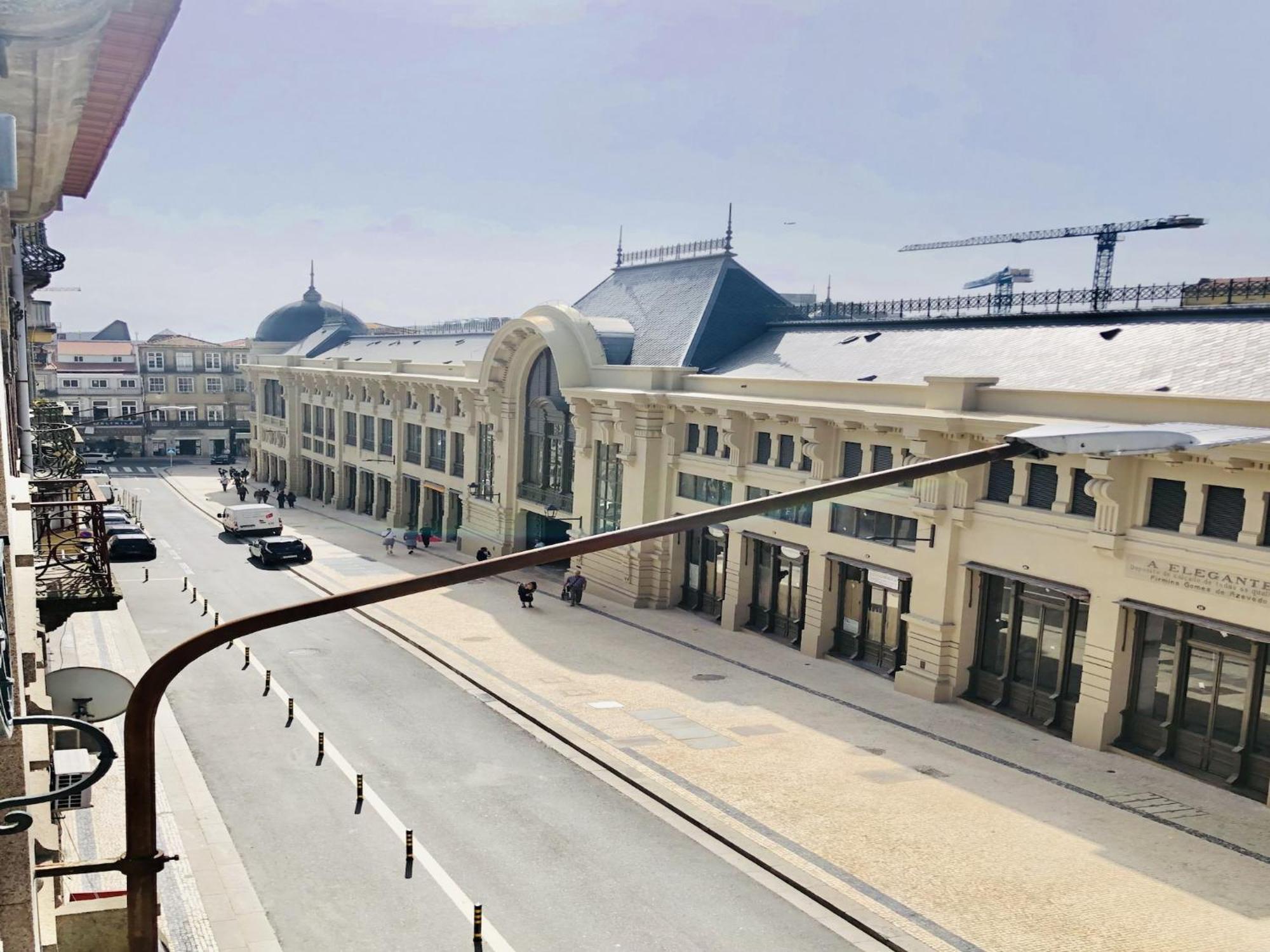 Bright And Spacious In Porto