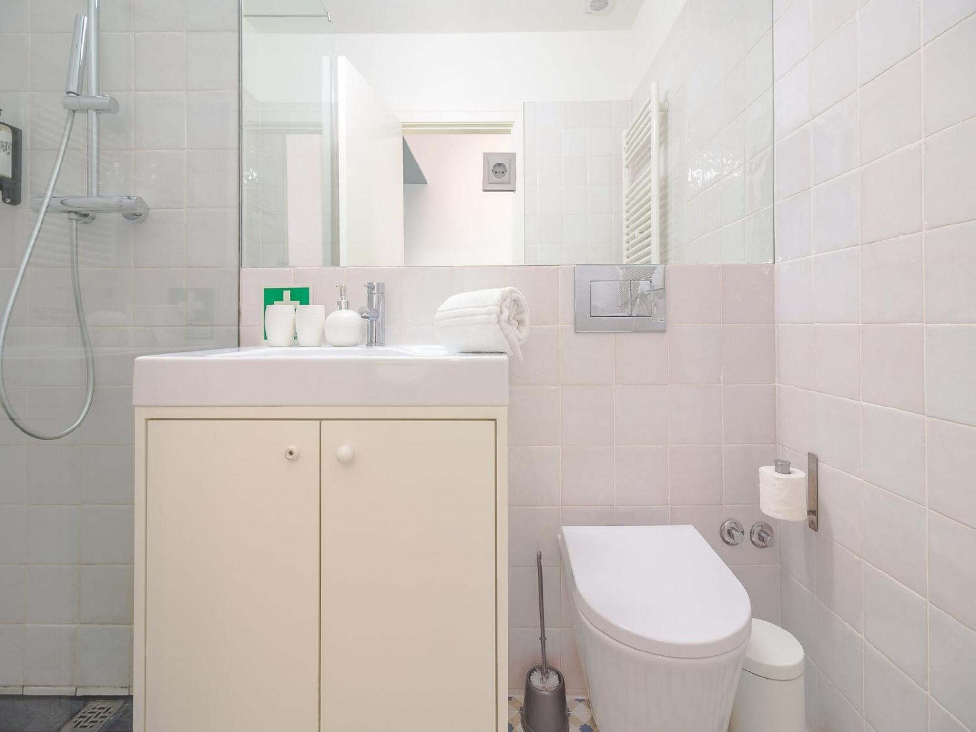 Charming Studio, Ideal For Smaller Groups *