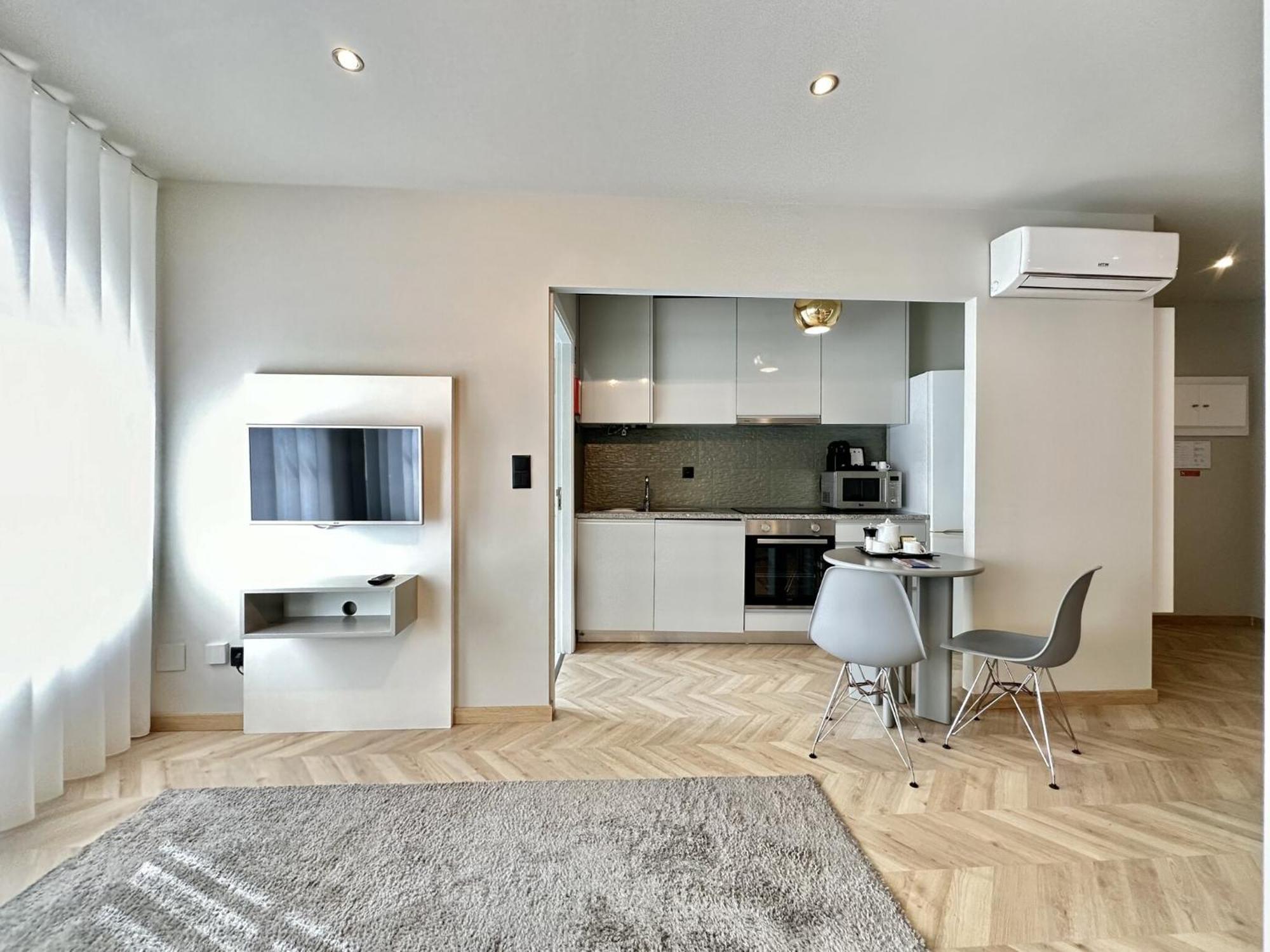 Apartment Compact & Cozy Retreat In S Heart Porto