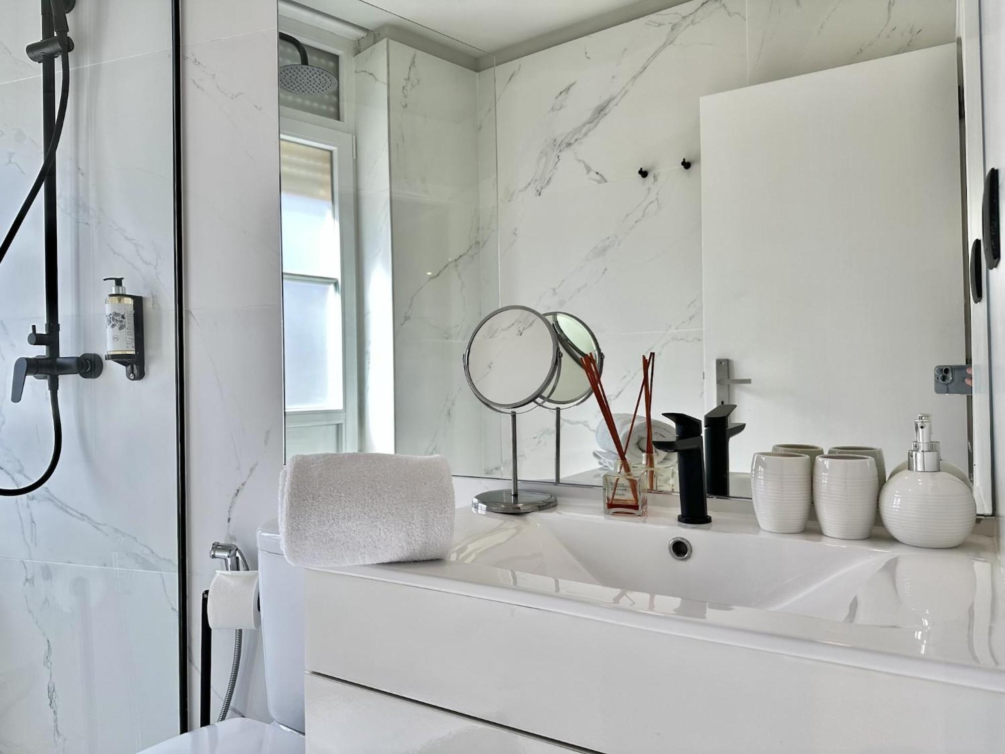 Compact & Cozy Retreat In S Heart *
