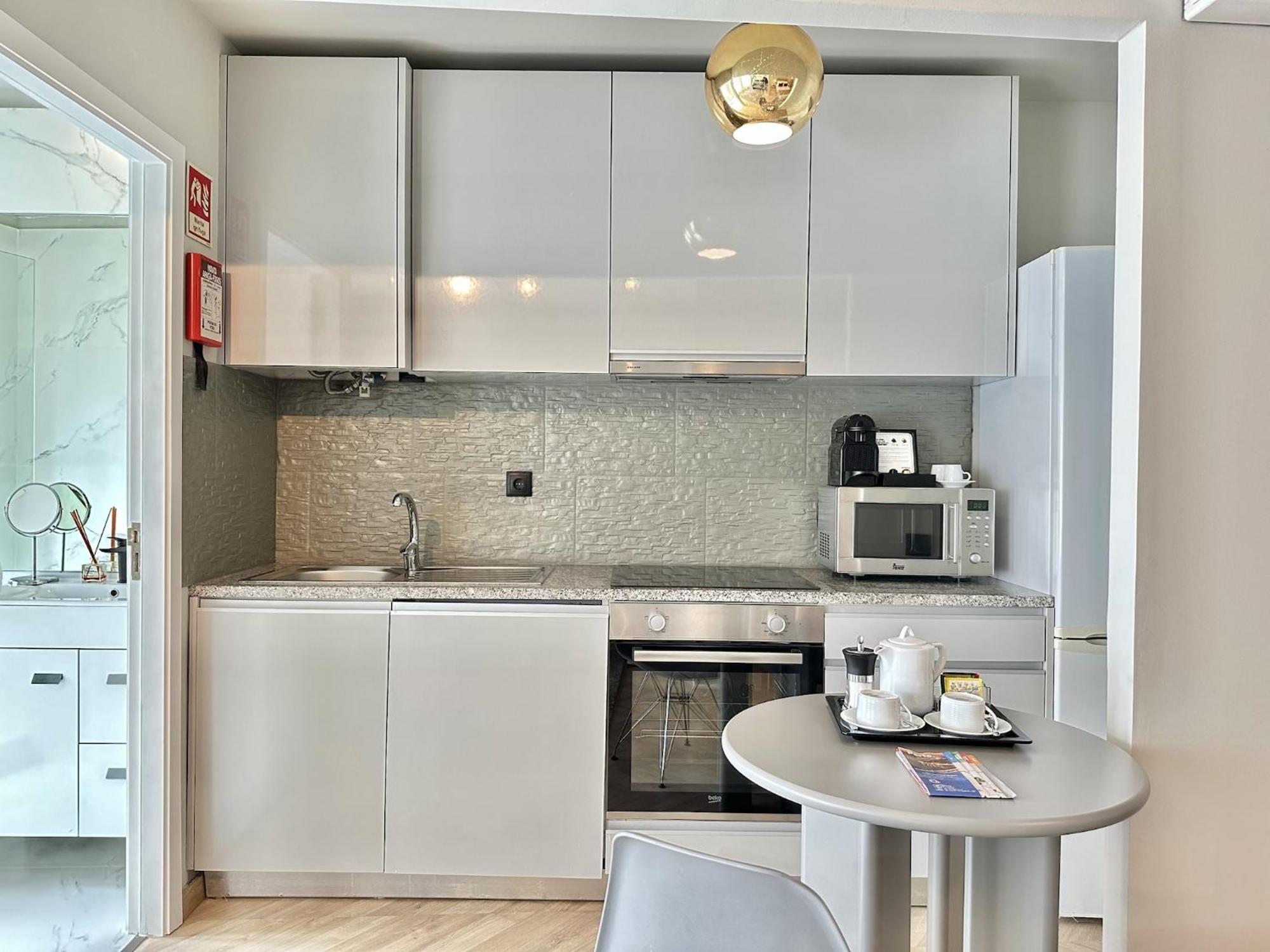 Compact & Cozy Retreat In S Heart Porto