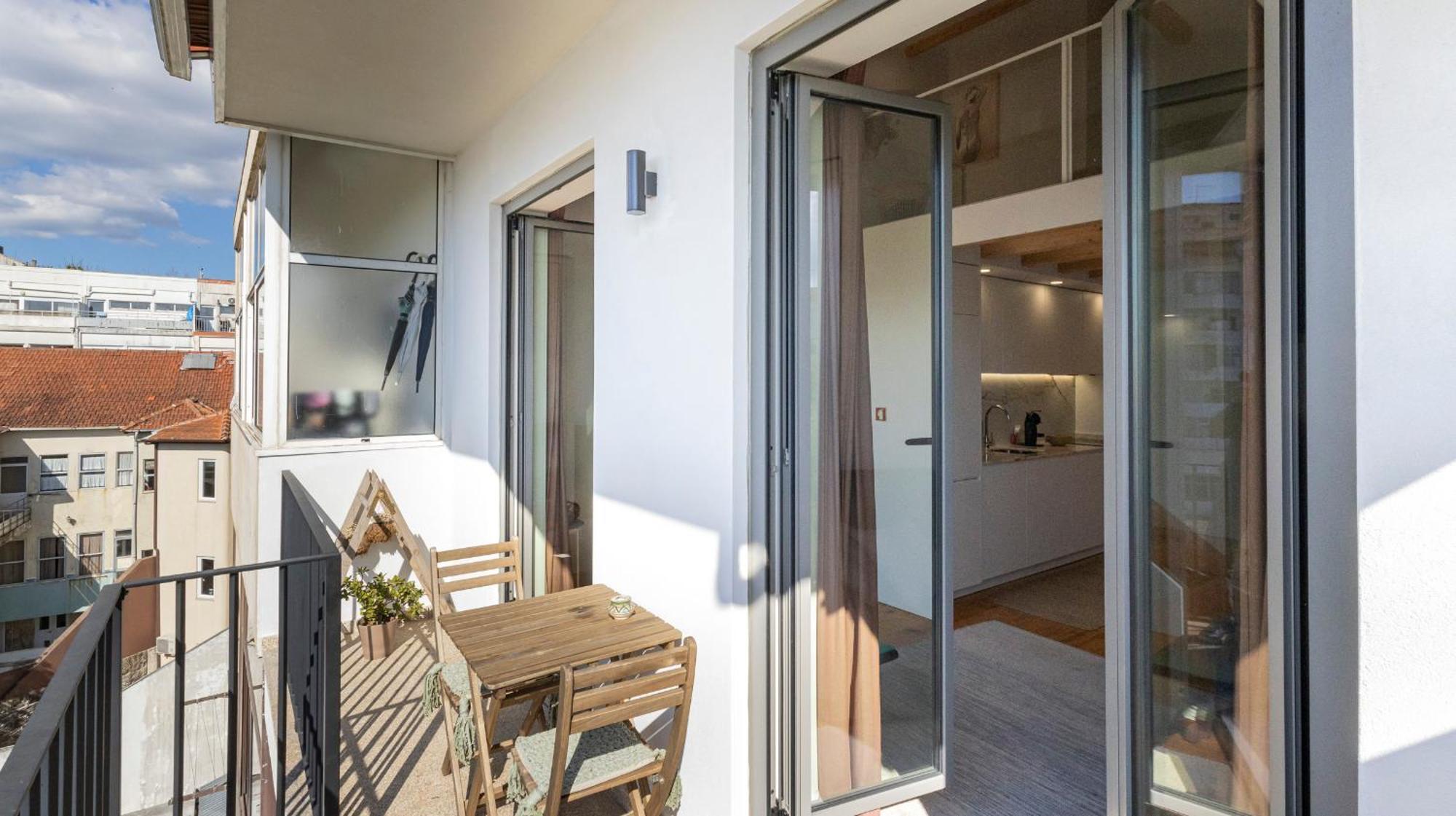Stylish Duplex With Balcony In By Lovelystay *