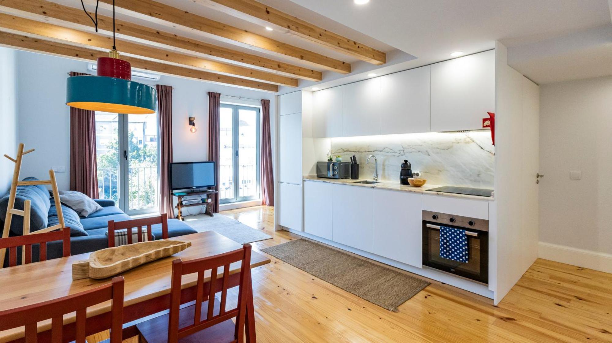 Stylish Duplex With Balcony In By Lovelystay Appartement Porto