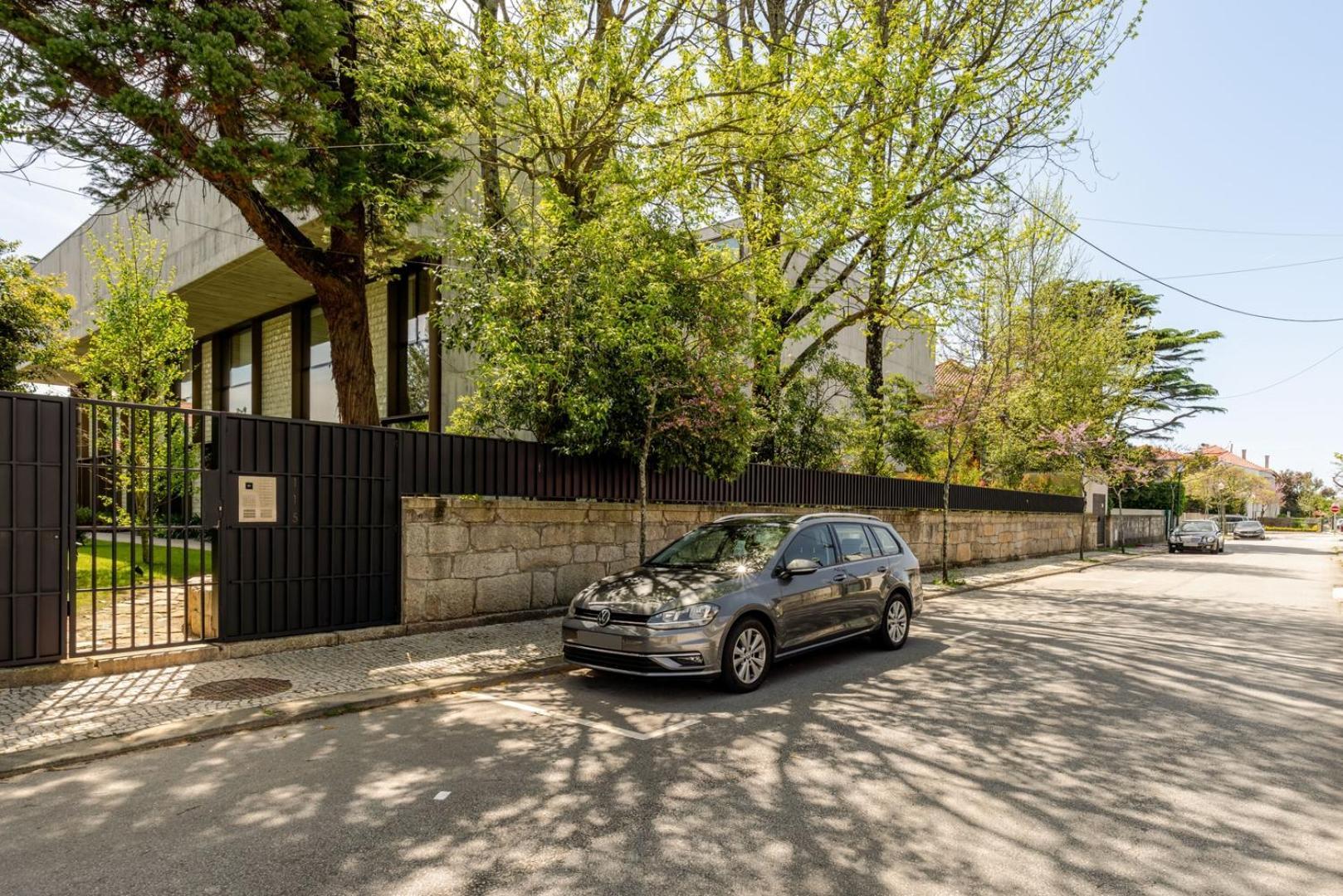 Ferienhaus Hostwise - Grand W/ Pool, Garden & Garage Porto