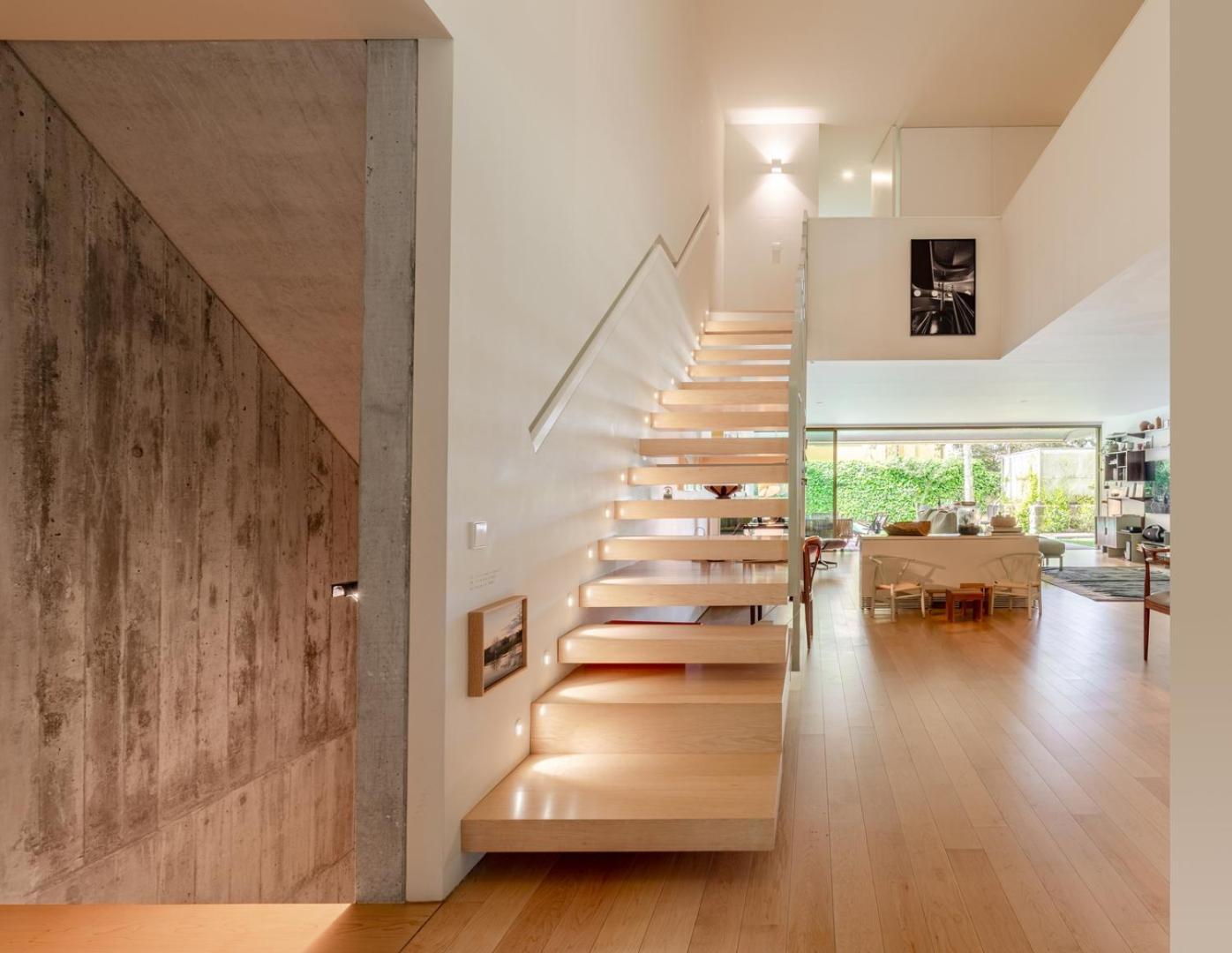 Ferienhaus Hostwise - Grand W/ Pool, Garden & Garage