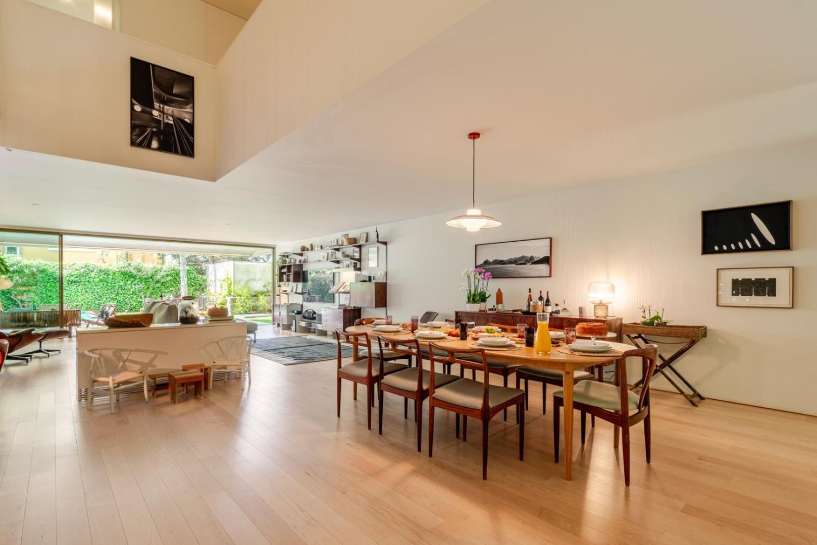 Ferienhaus Hostwise - Grand W/ Pool, Garden & Garage