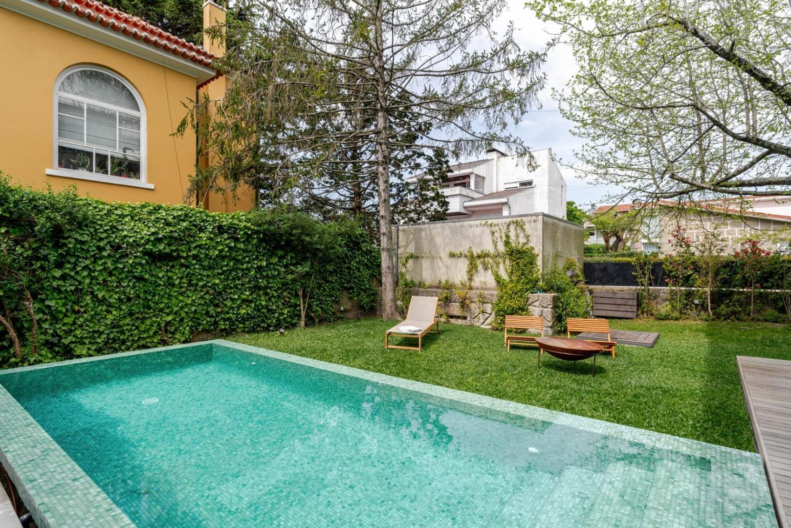 Ferienhaus Hostwise - Grand W/ Pool, Garden & Garage