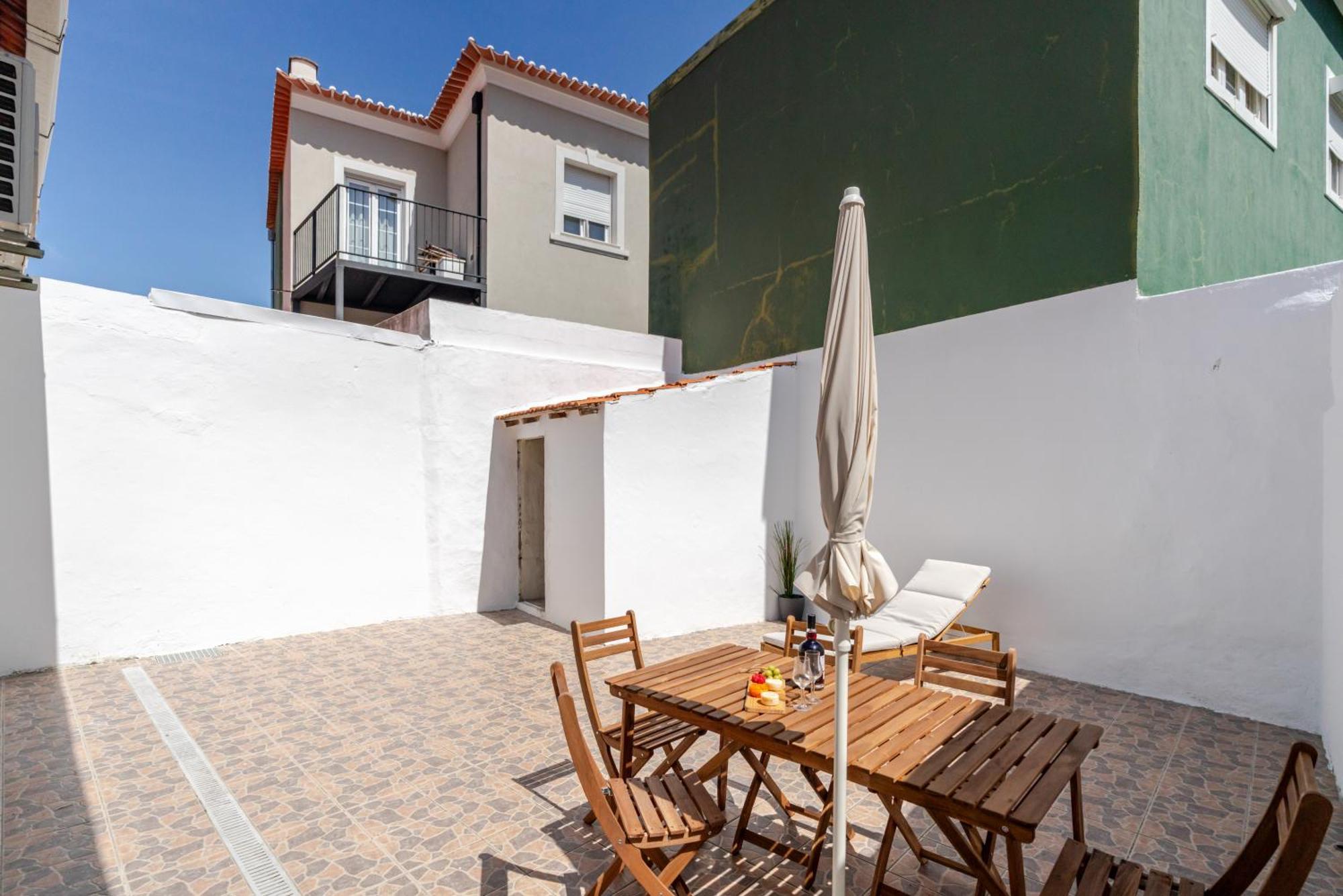 Ferienhaus Hostwise - Traditional House With Terrace
