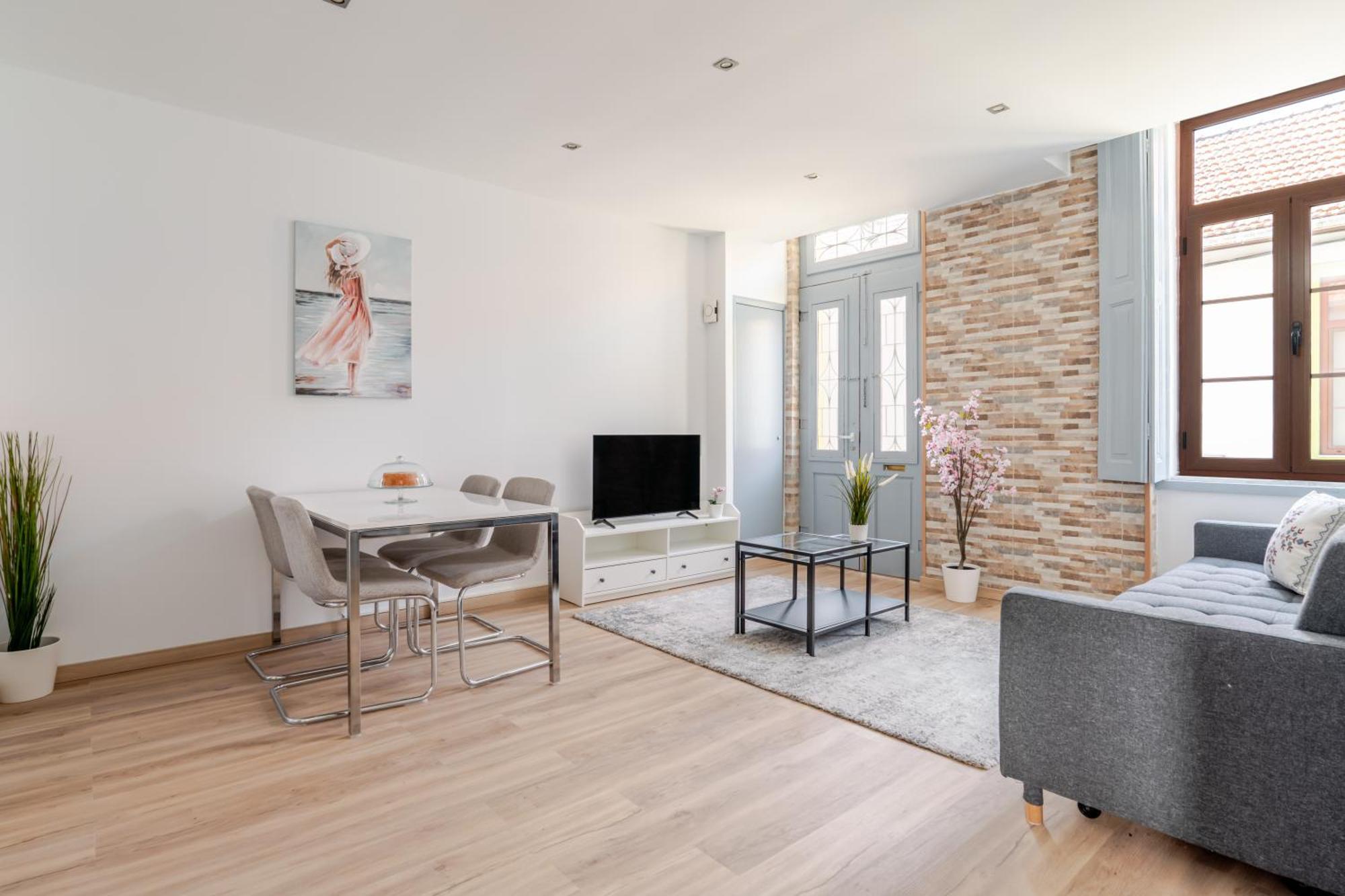 Hostwise - Traditional House With Terrace Ferienhaus *