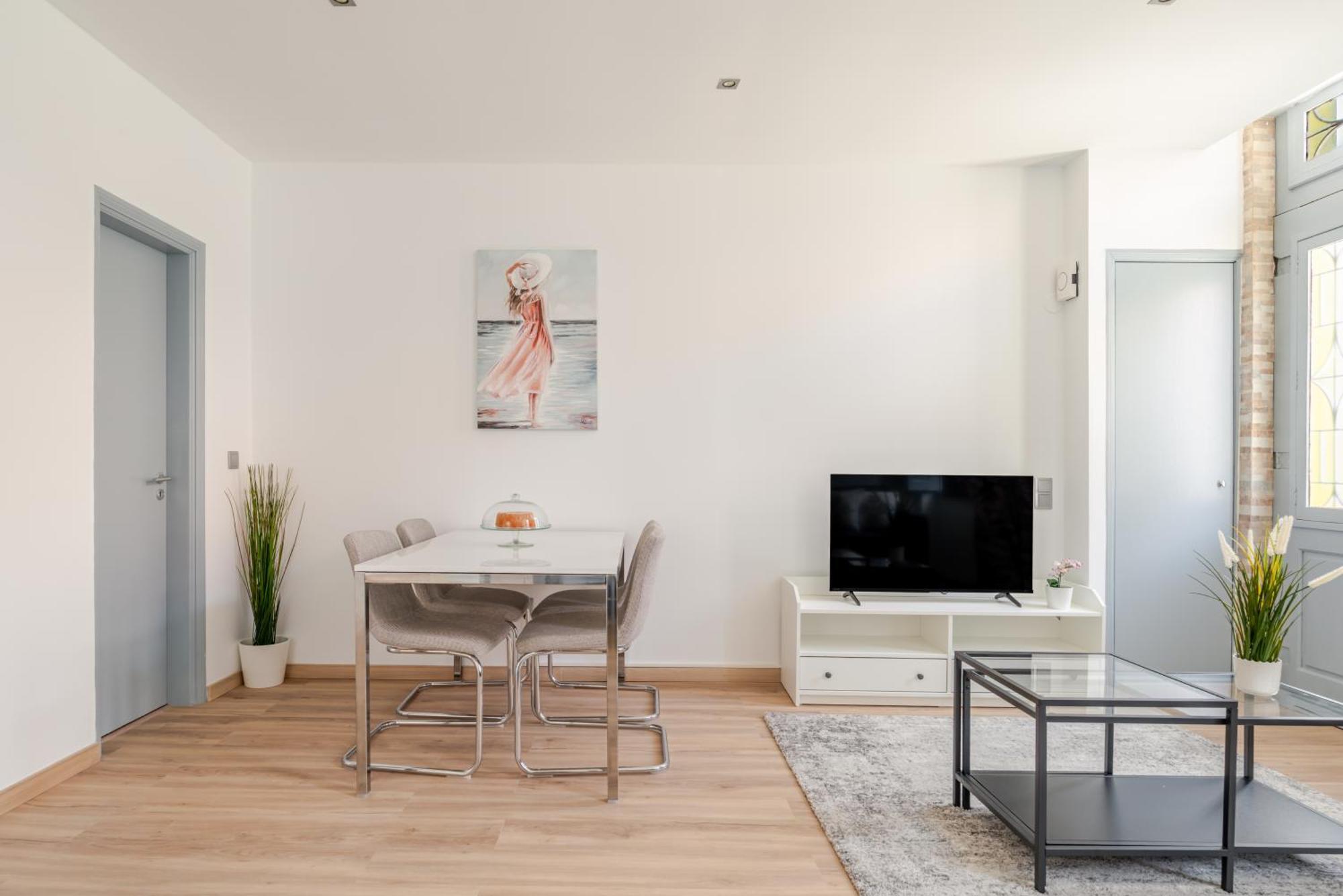 Hostwise - Traditional House With Terrace Ferienhaus Porto