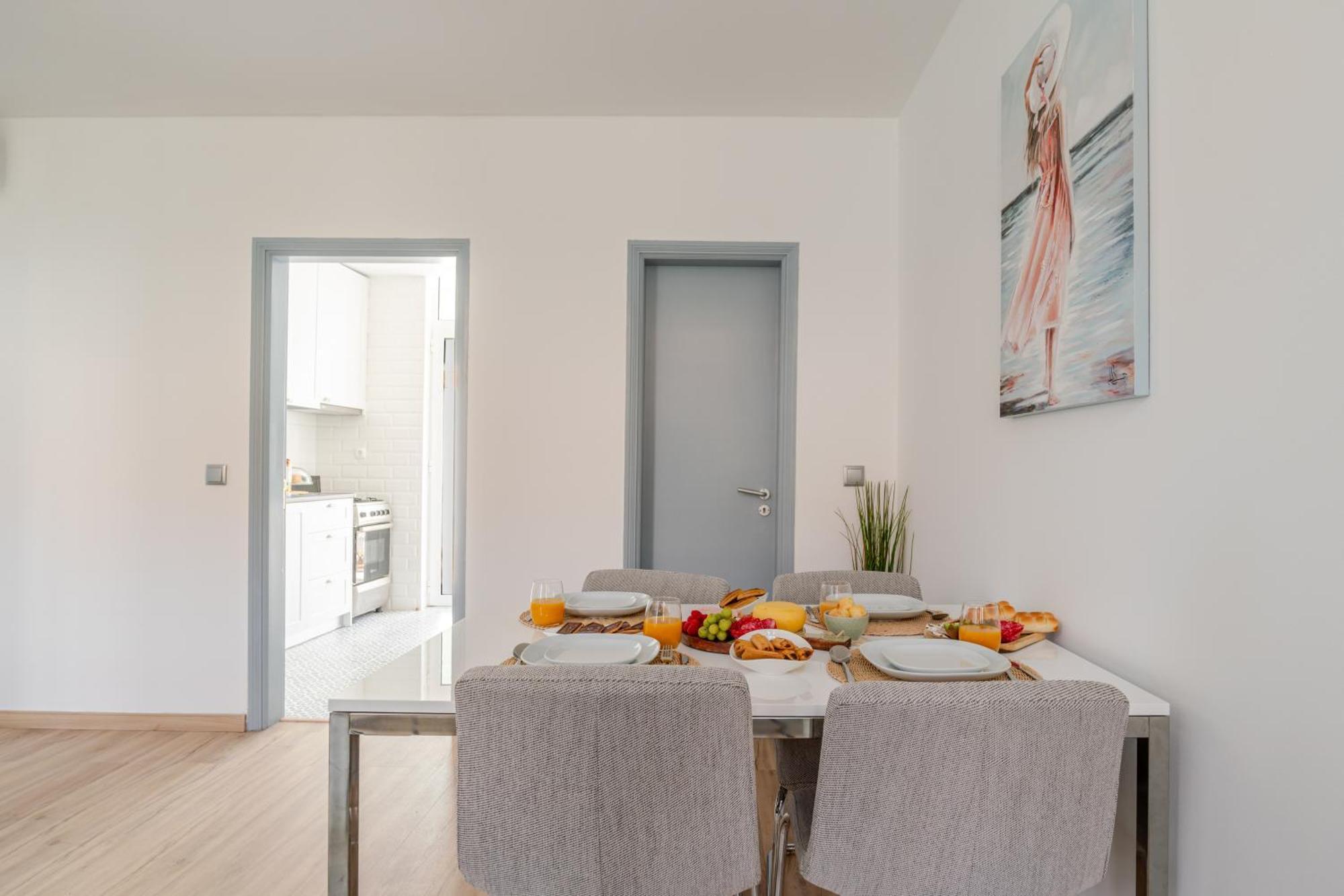 Ferienhaus Hostwise - Traditional House With Terrace