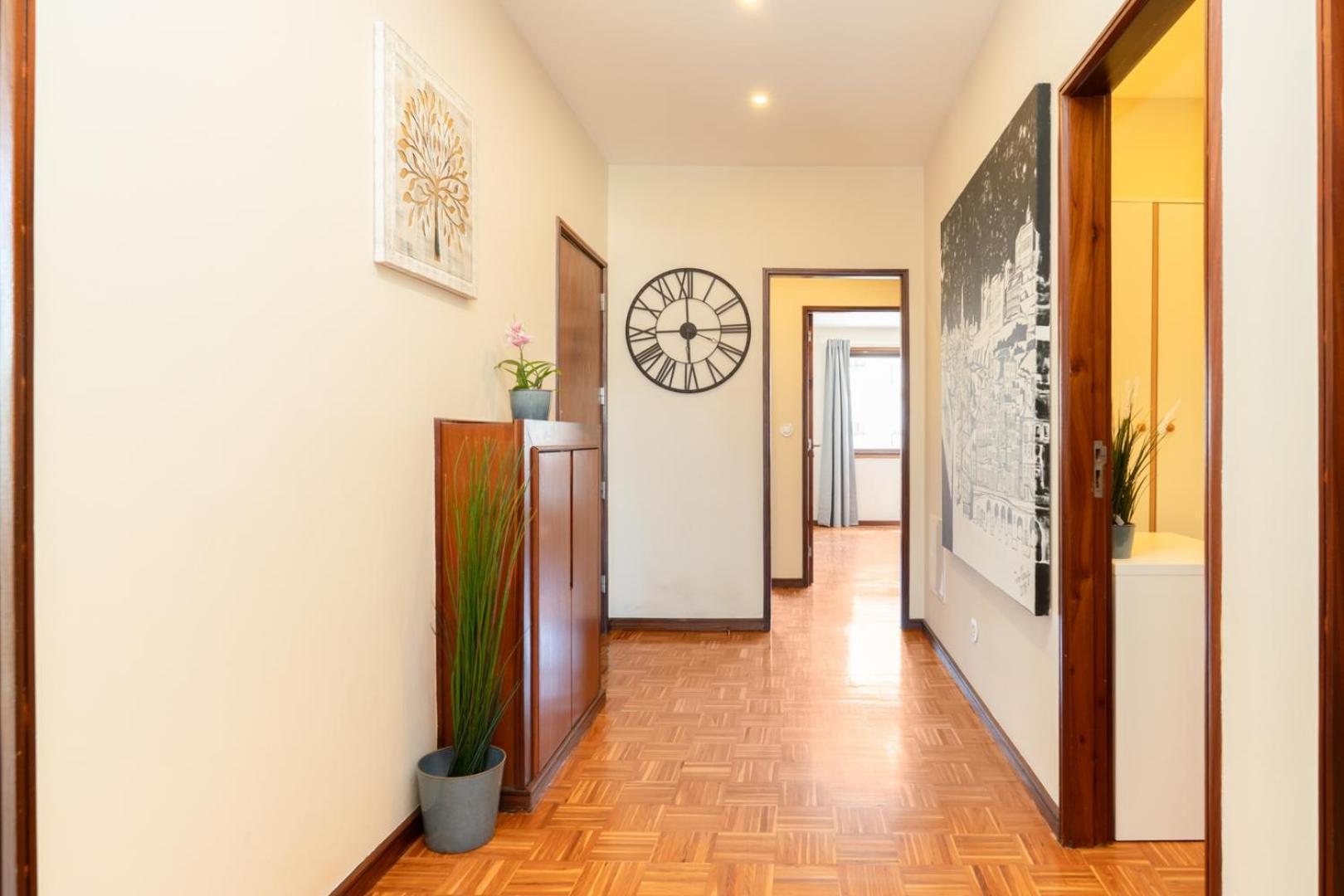 Hostwise - Bright & Spacious Flat *