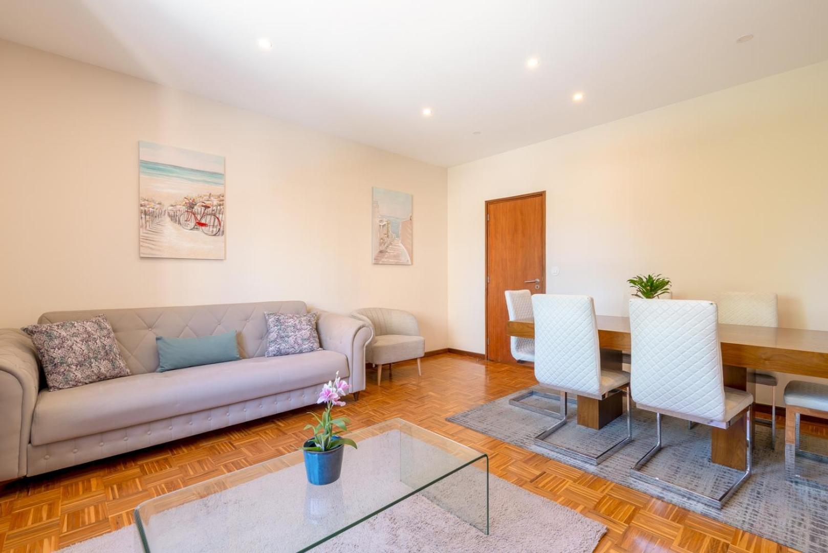 Hostwise - Bright & Spacious Flat Appartement *