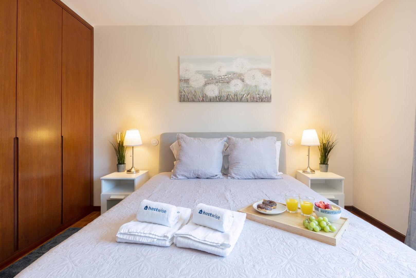 Hostwise - Bright & Spacious Flat *