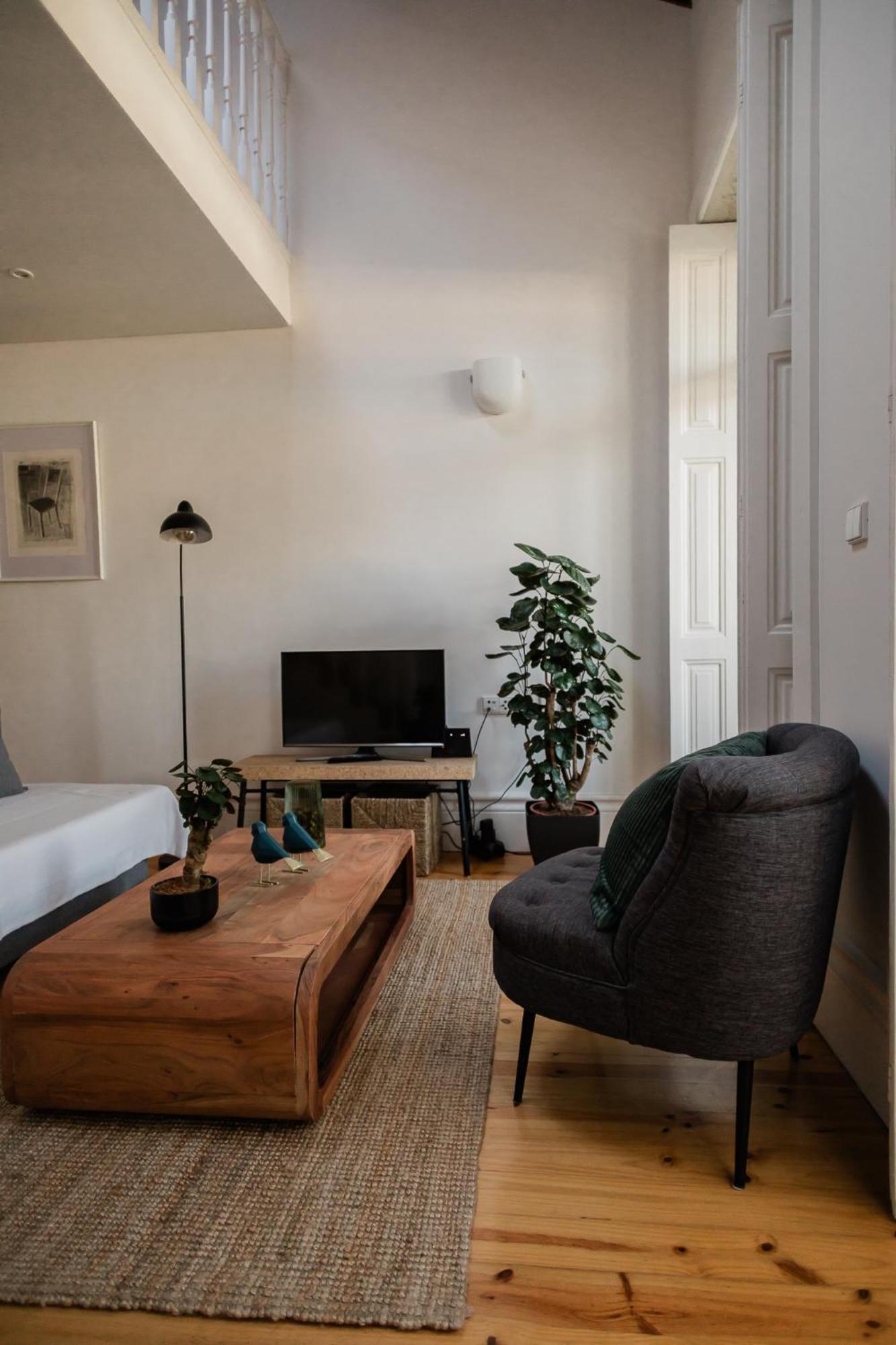Downtown Urban Nest Apartment