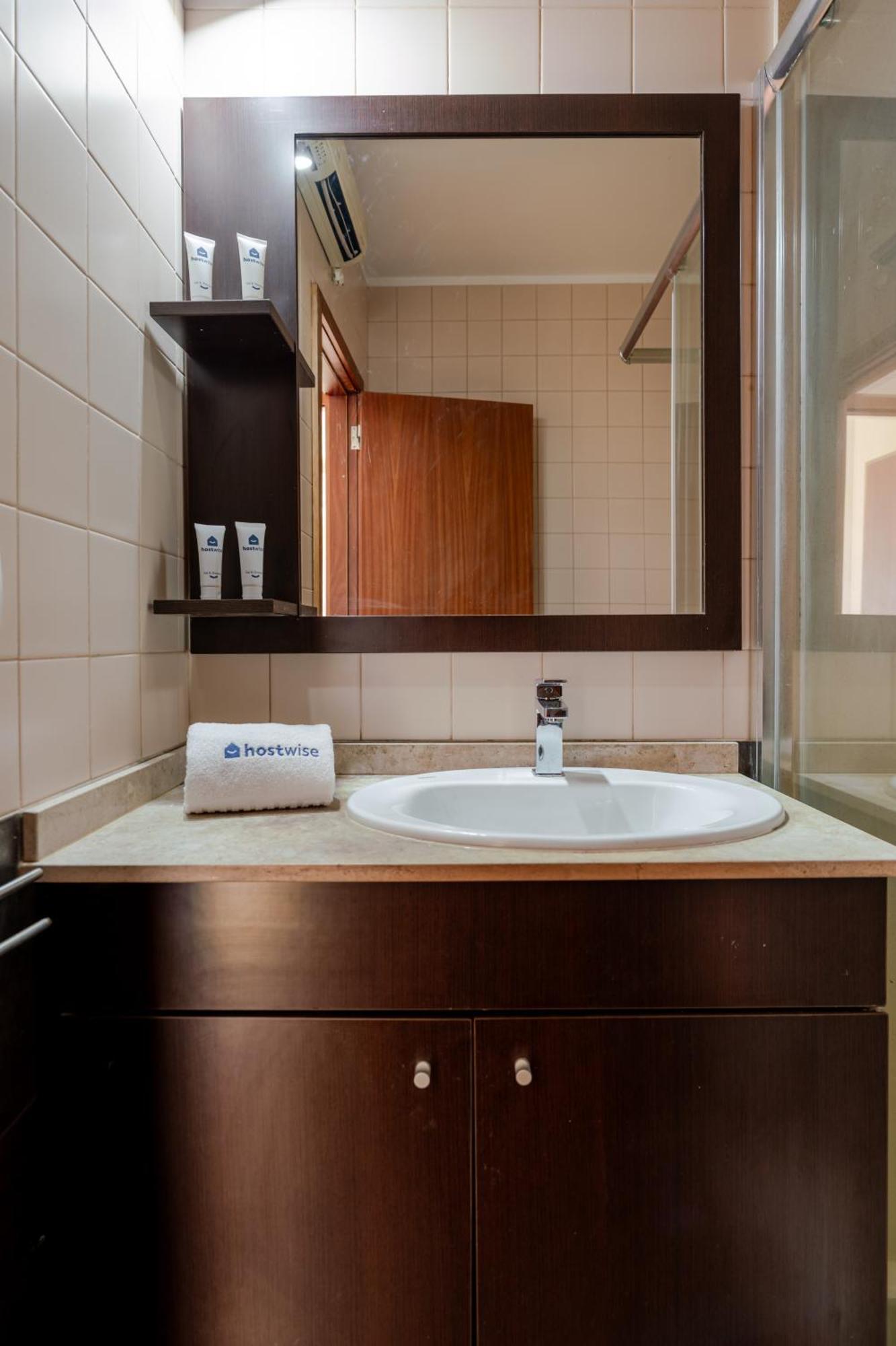 Hostwise - Stylish Flat With Balcony * Porto