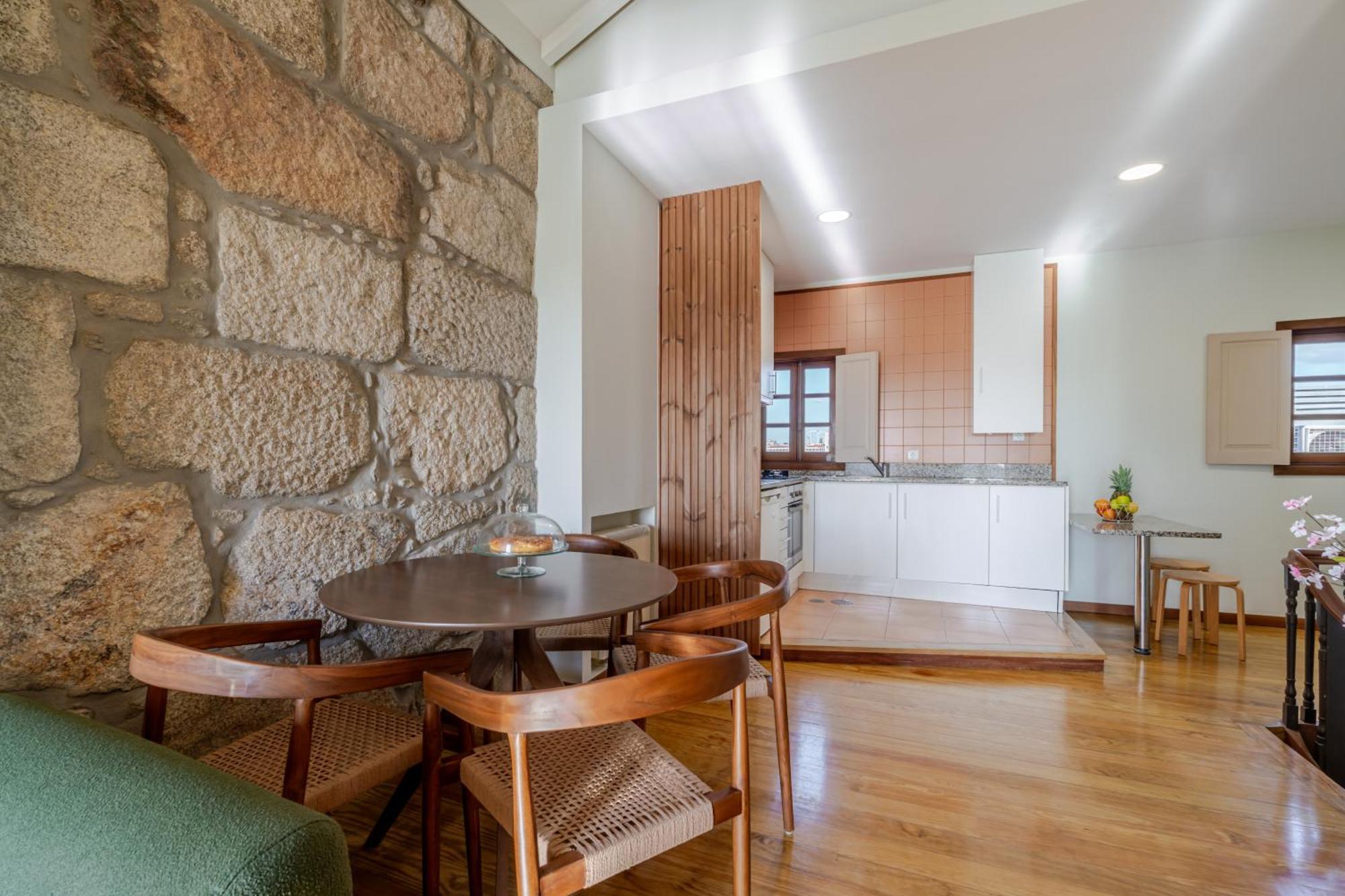 Hostwise - Stylish Flat With Balcony *