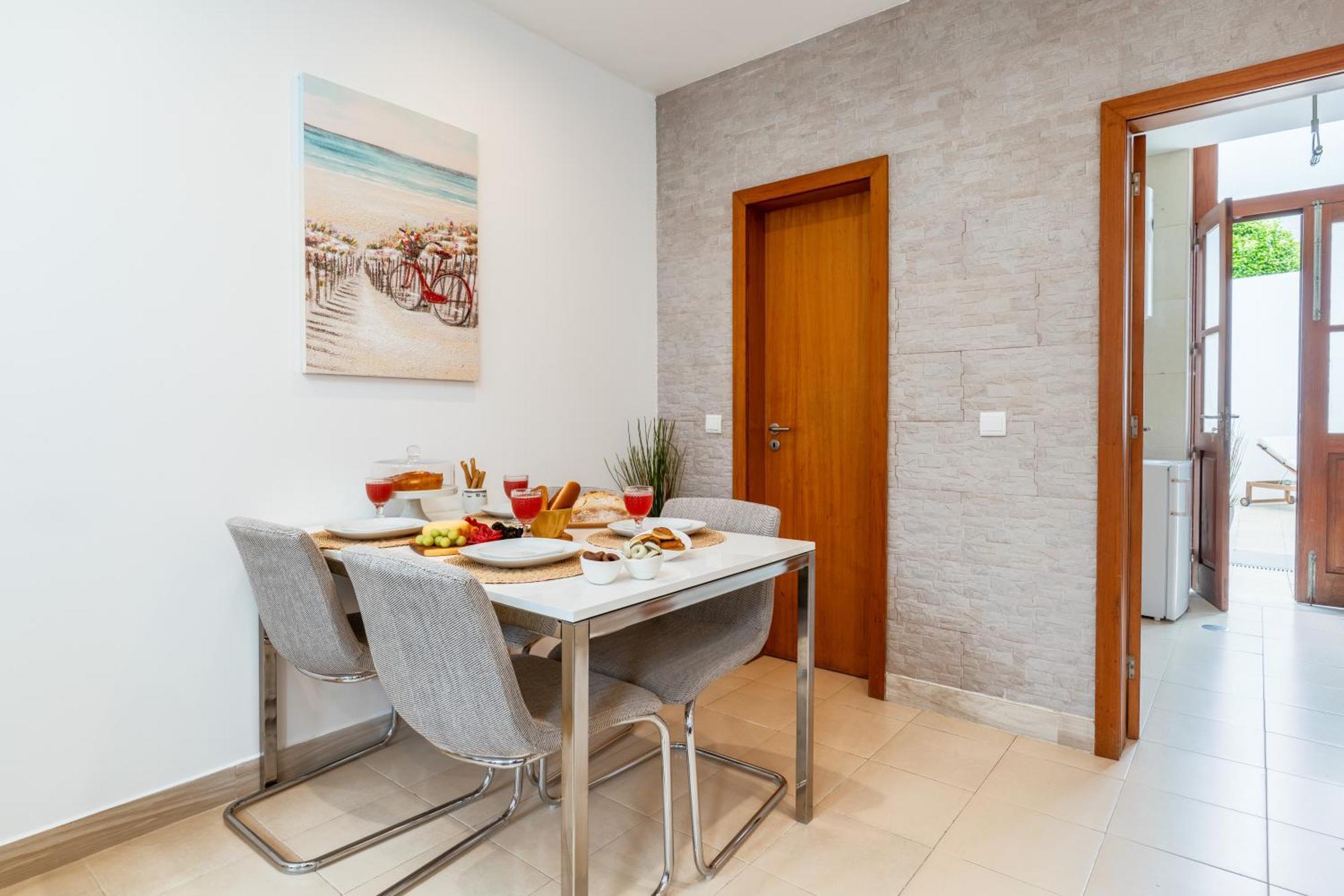 Ferienhaus Hostwise - Traditional House With Terrace *