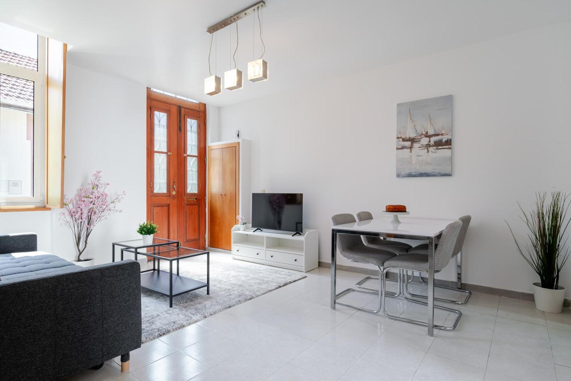 Hostwise - Traditional House With Terrace