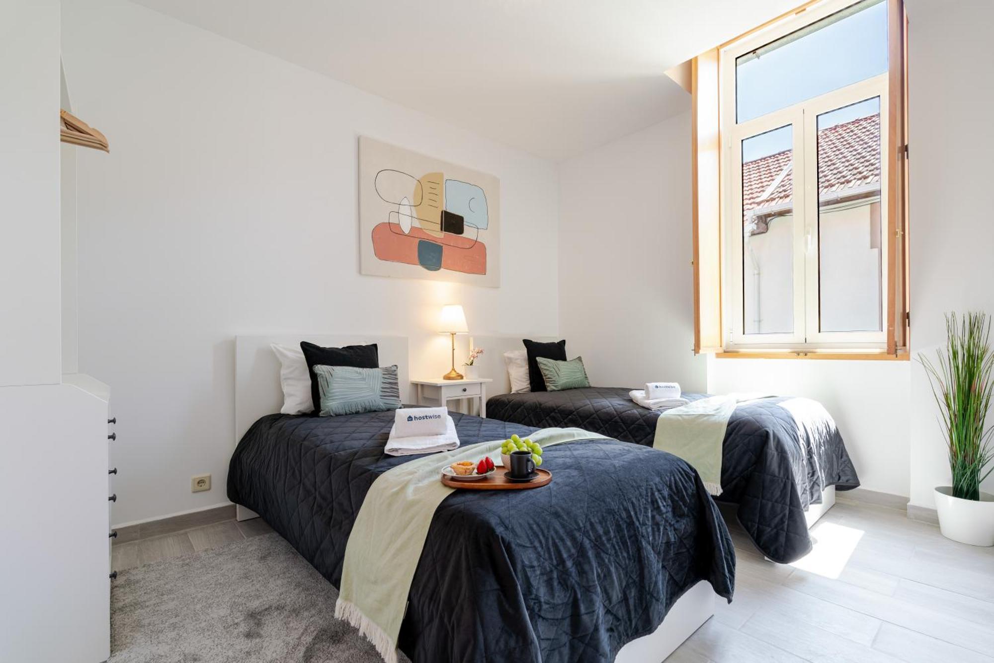 Ferienhaus Hostwise - Traditional House With Terrace Porto