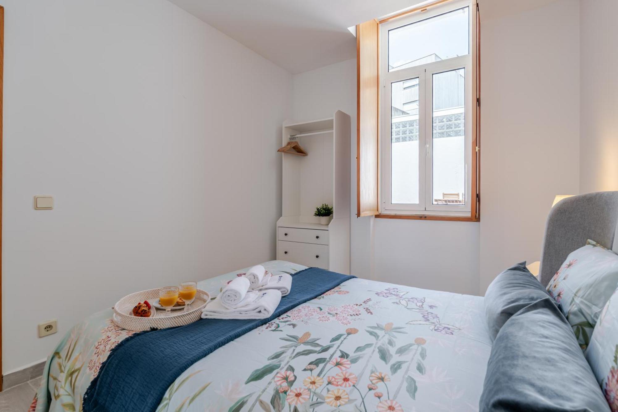 Hostwise - Traditional House With Terrace Ferienhaus Porto