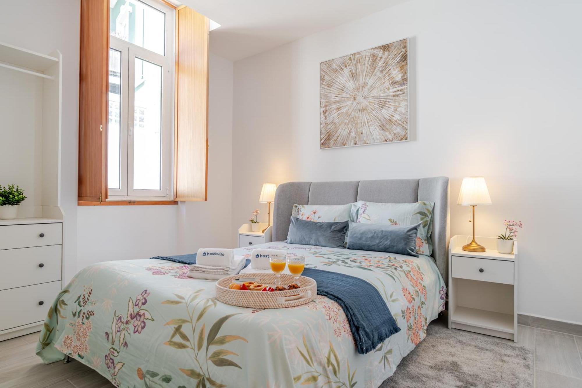 Ferienhaus Hostwise - Traditional House With Terrace Porto