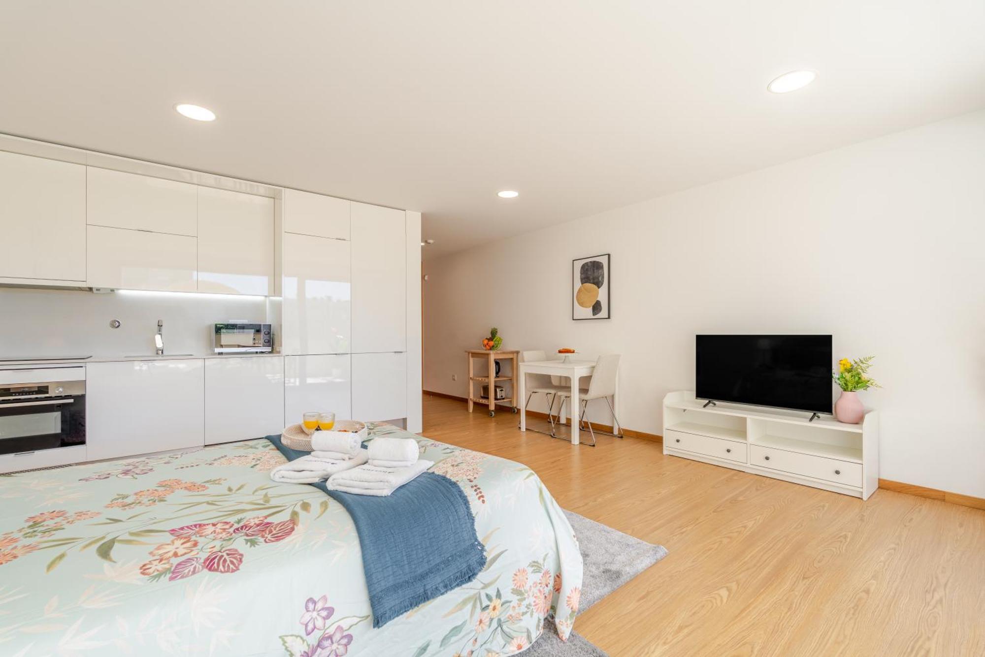 Host Wise Stylish With Garage * Porto