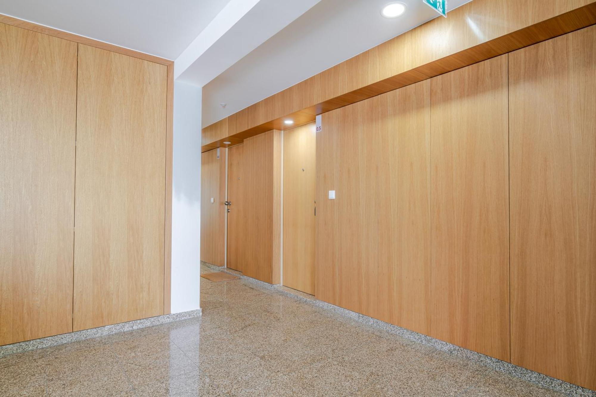 Host Wise Stylish With Garage Apartamento