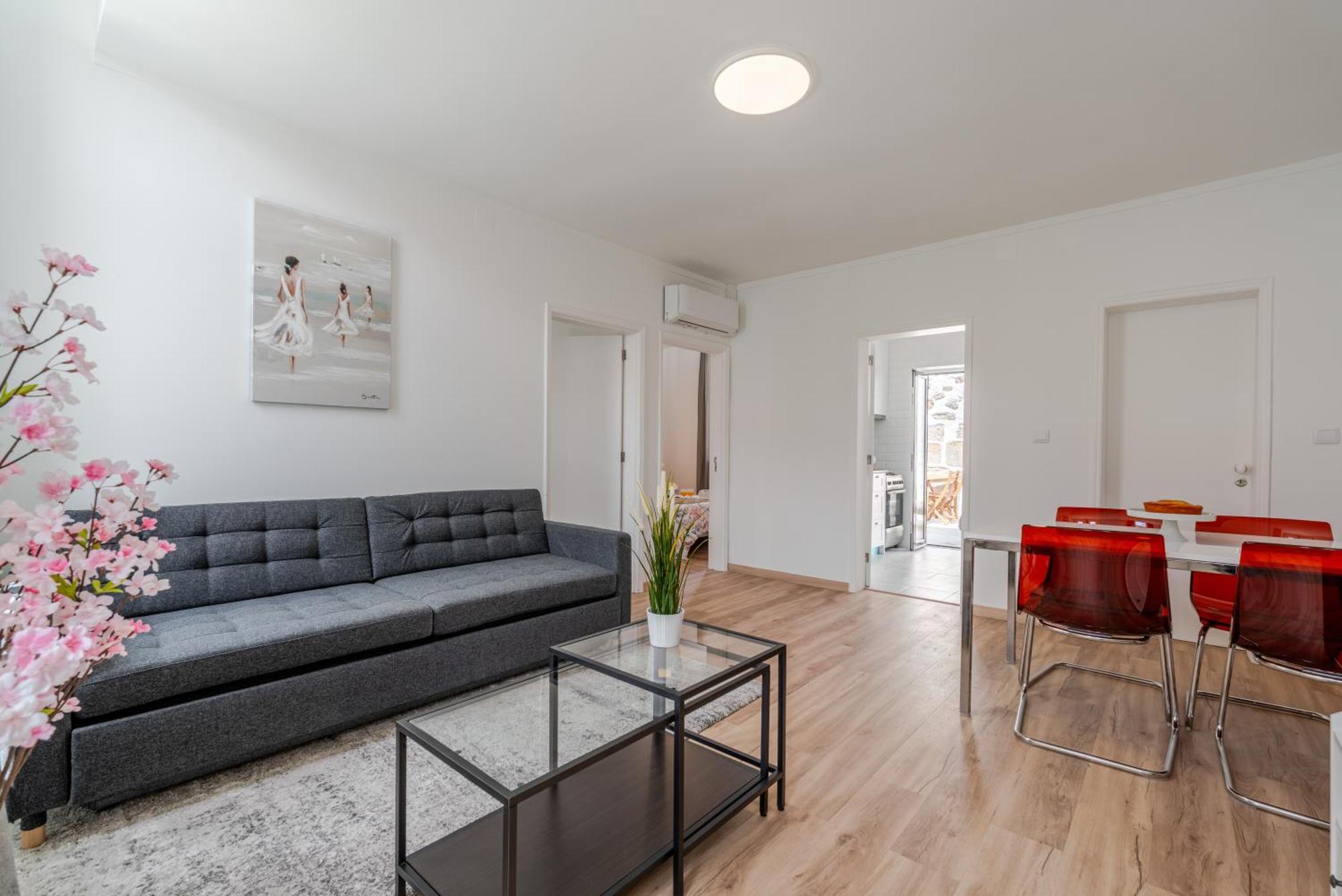 Ferienhaus Hostwise - Traditional House With Terrace Porto