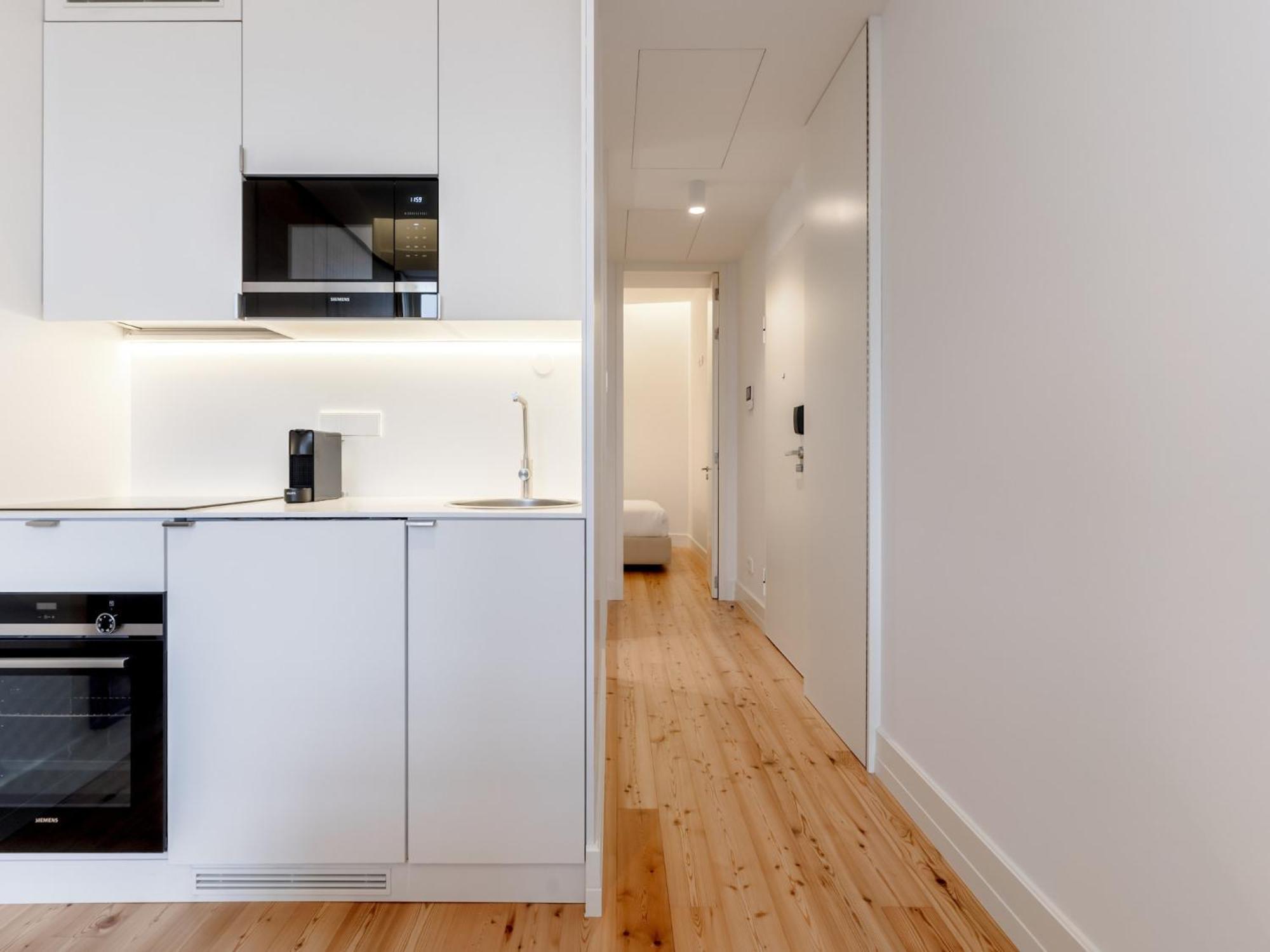 Stylish With Balcony Apartment Porto