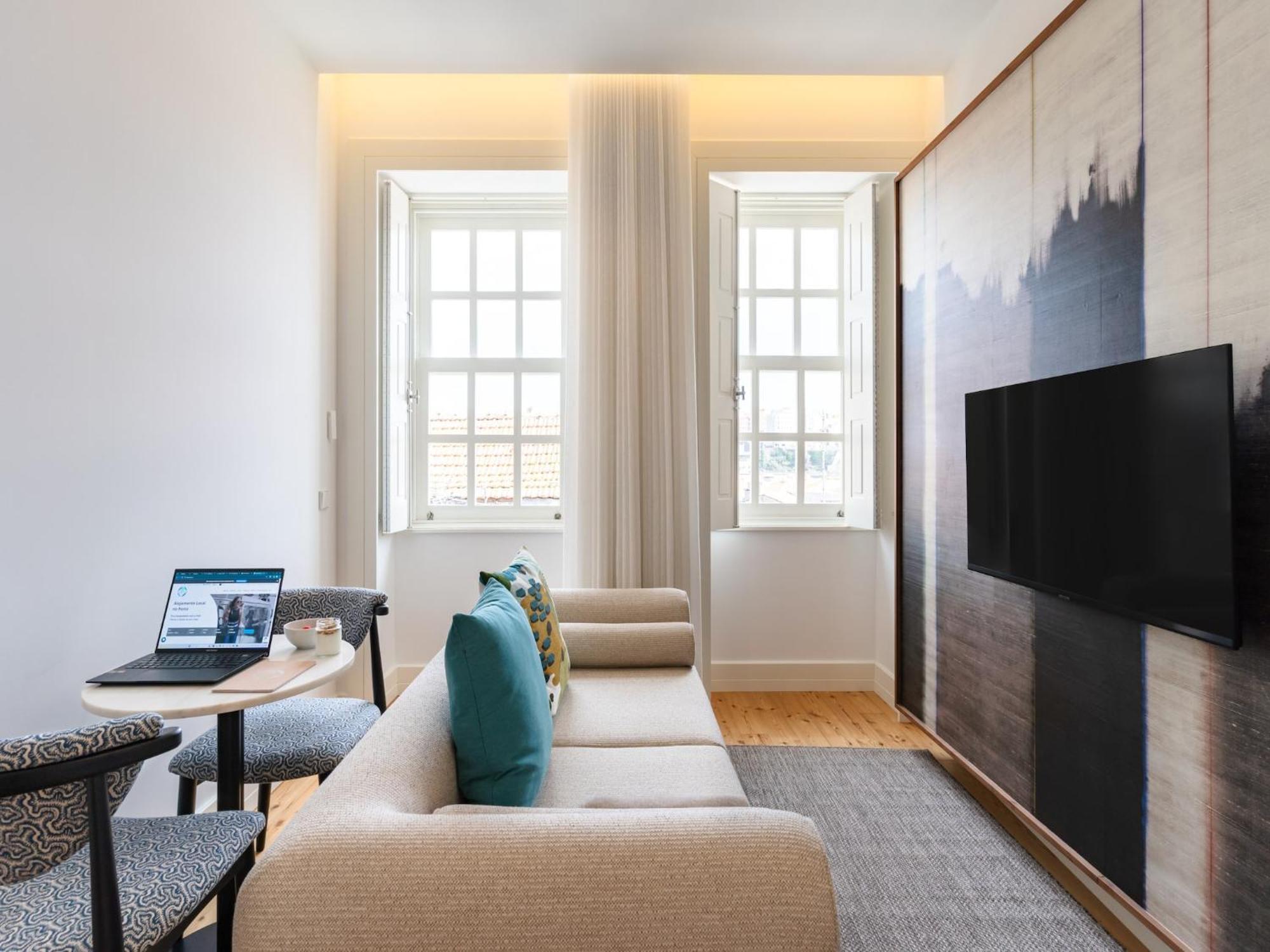 Stylish With Balcony Porto